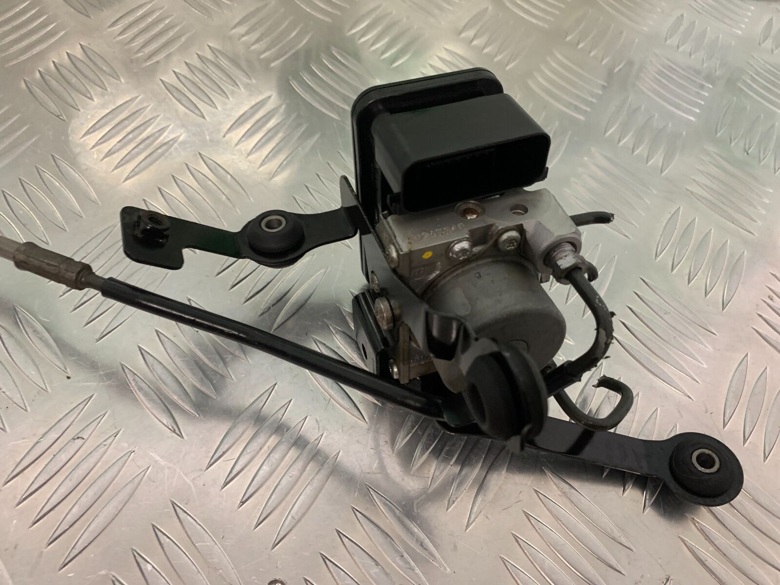 TRIUMPH TIGER 800 XCA ABS PUMP   YEAR 2015-2017 (STOCK 940)