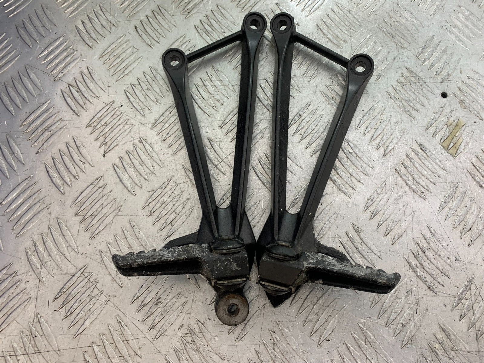 KAWASAKI ZX10R ZX10 R REAR HANGERS AND PEGS    2008-2010 (CMB1301)
