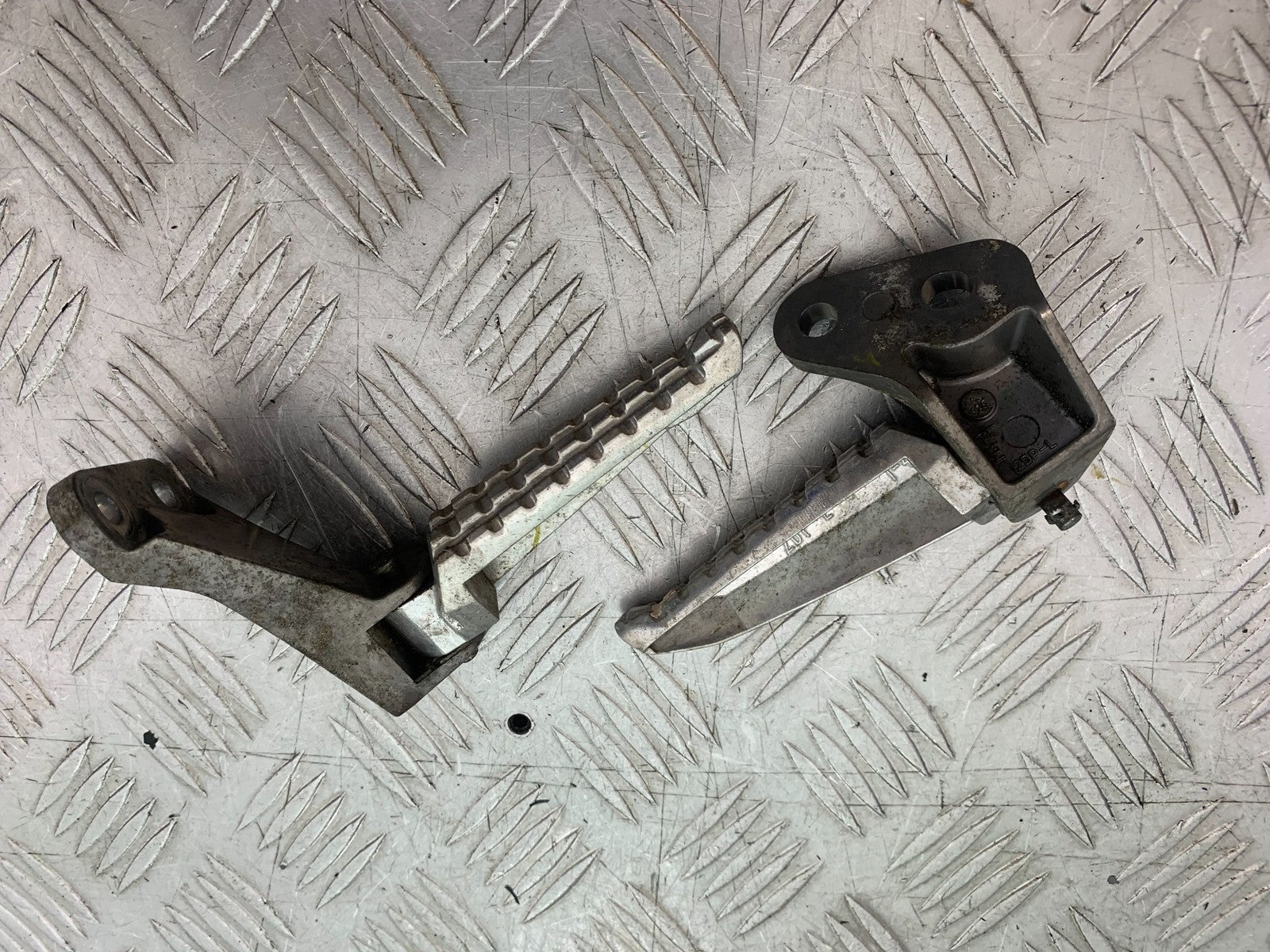 YAMAHA NMAX-125 N MAX 125 FOOTPEGS   YEAR 2015-2020  (CMB1231)