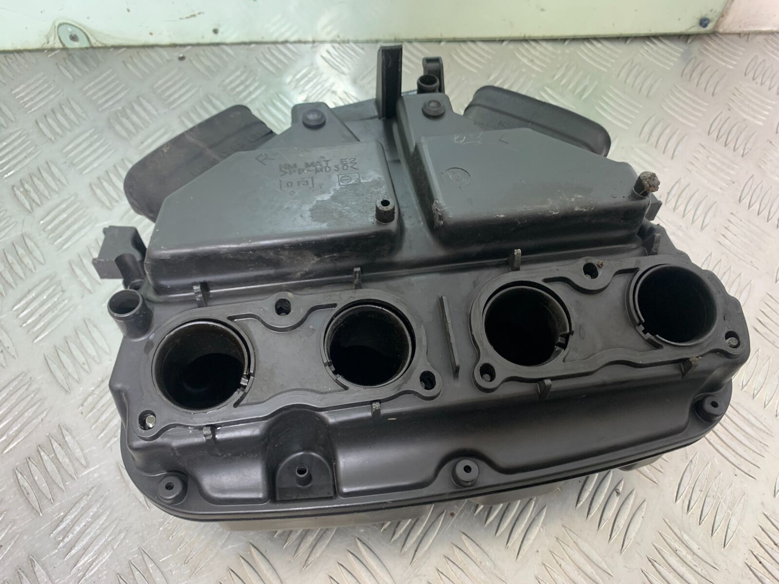 HONDA CBR1100 BLACKBIRD AIRBOX   YEAR 1999-2005 (CMB1103)