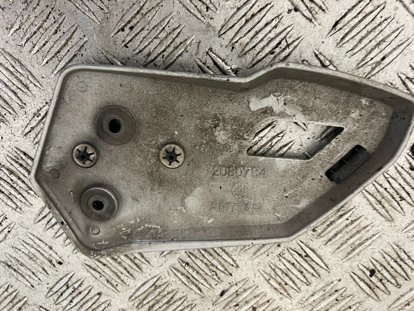 TRIUMPH TIGER 1200 EXPLORER HEEL PLATE  YEAR  2012-2015 (STOCK 901)