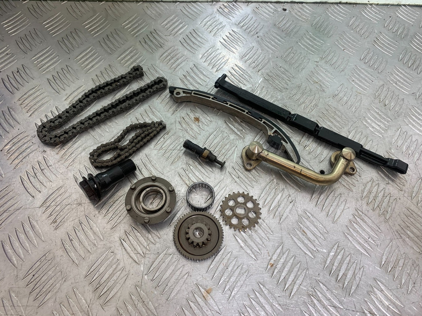 TRIUMPH 675 STREET TRIPLE ENGINE PARTS   2013-2016 (CMB1186)