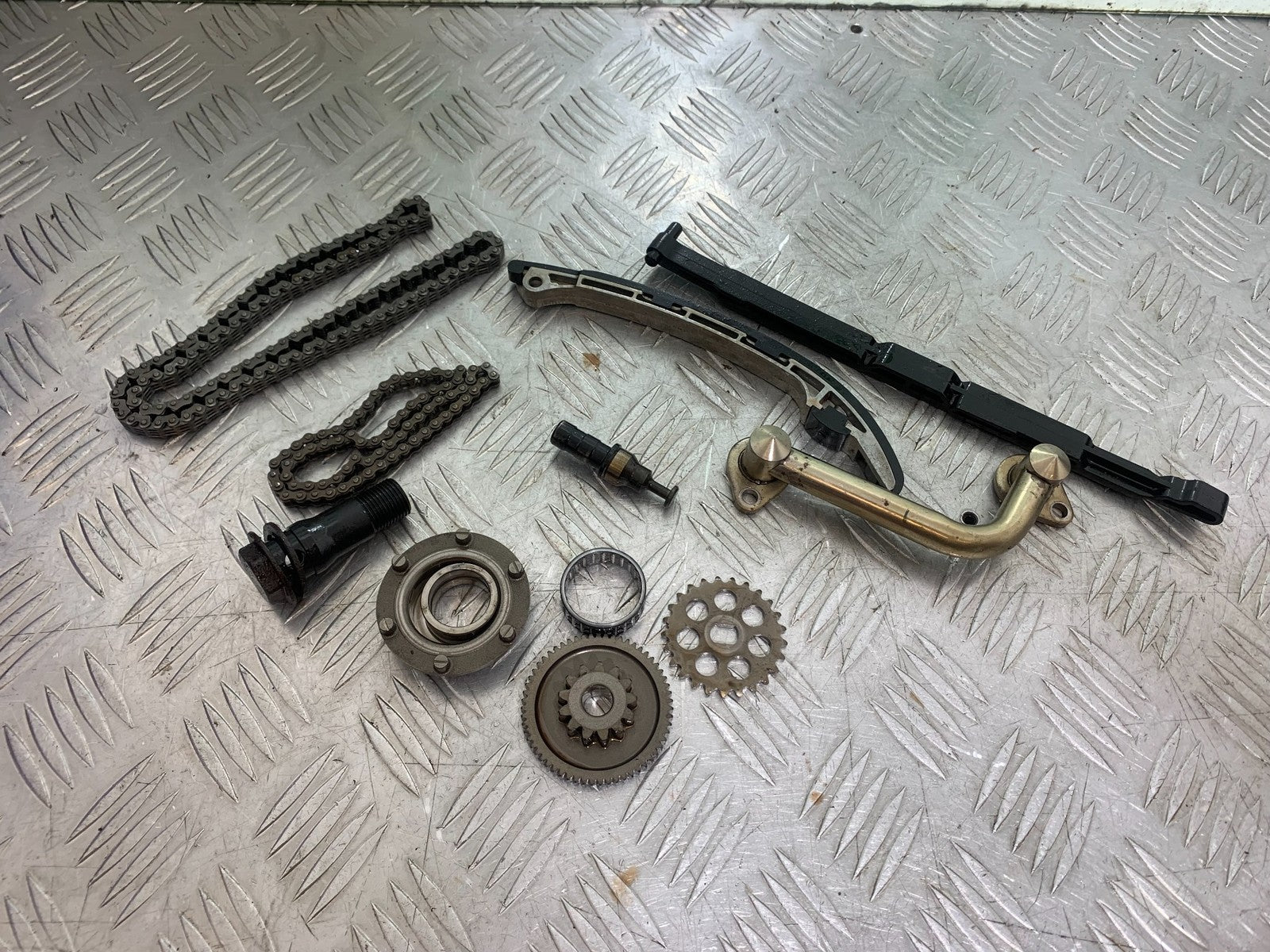 TRIUMPH 675 STREET TRIPLE ENGINE PARTS   2013-2016 (CMB1186)