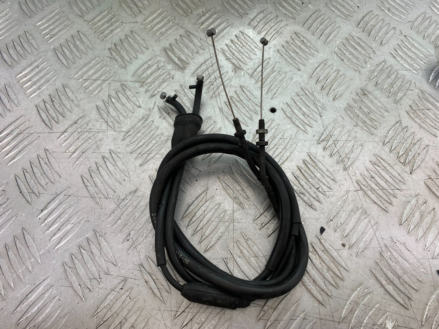 TRIUMPH SPEED TRIPLE R 1050 THROTTLE CABLES   2009 (CMB1183)