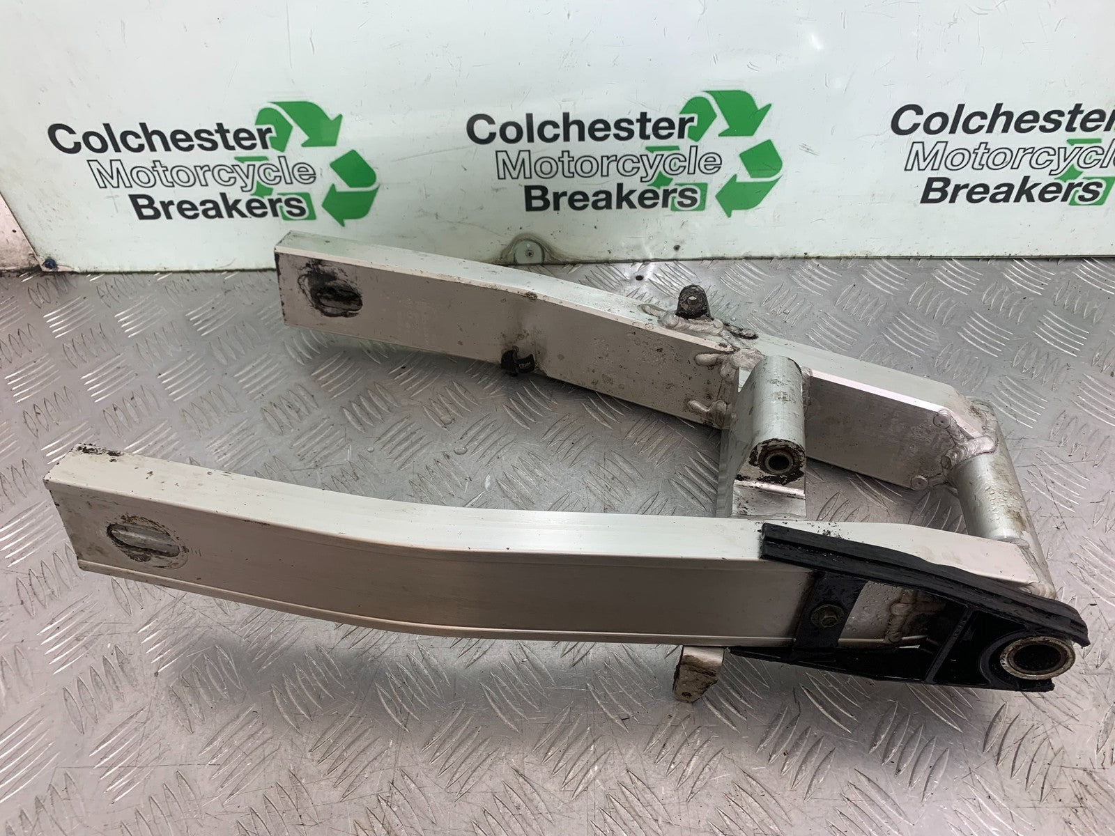 YAMAHA FZS600 FAZER 600 SWINGARM  YEAR 1998-2001 (CMB1267)