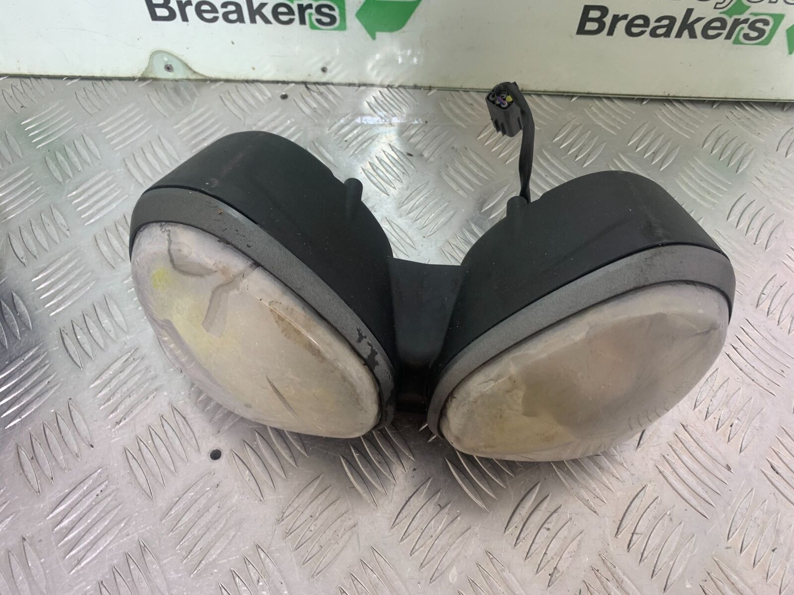 TRIUMPH 1050 SPEED TRIPLE HEADLIGHT (DAMAGED)  YEAR 2018-2020 (CMB1029)