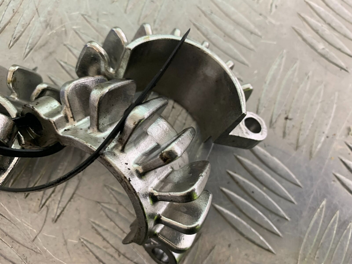 TRIUMPH BONNEVILLE T100 EXHAUST CLAMPS  YEAR 2017-2021 (CMB1084)