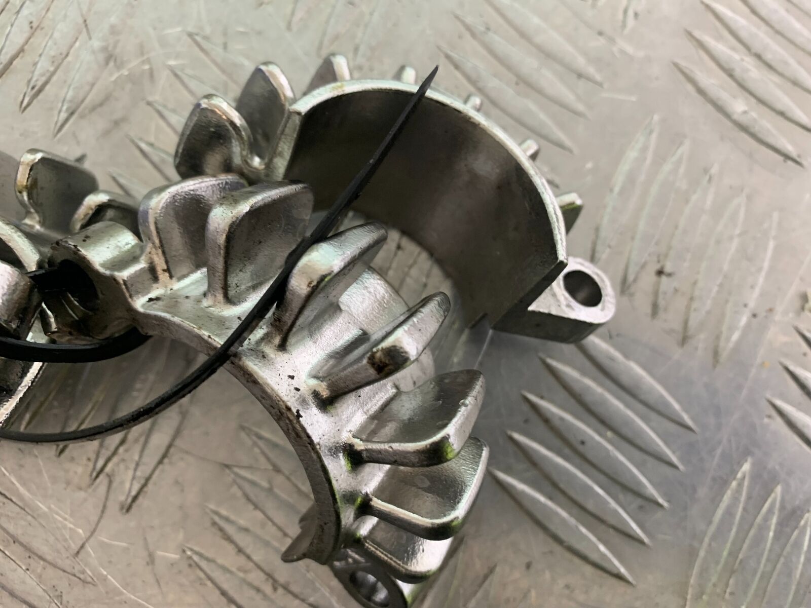 TRIUMPH BONNEVILLE T100 EXHAUST CLAMPS  YEAR 2017-2021 (CMB1084)