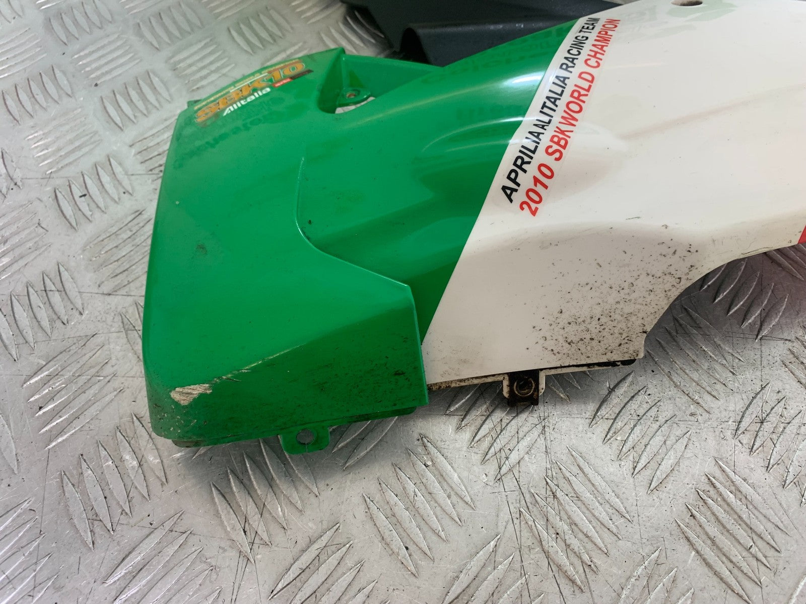 APRILIA RSV4 FACTORY LEFT LOWER FAIRING PANEL  YEAR 2009-2012 (CMB1224)