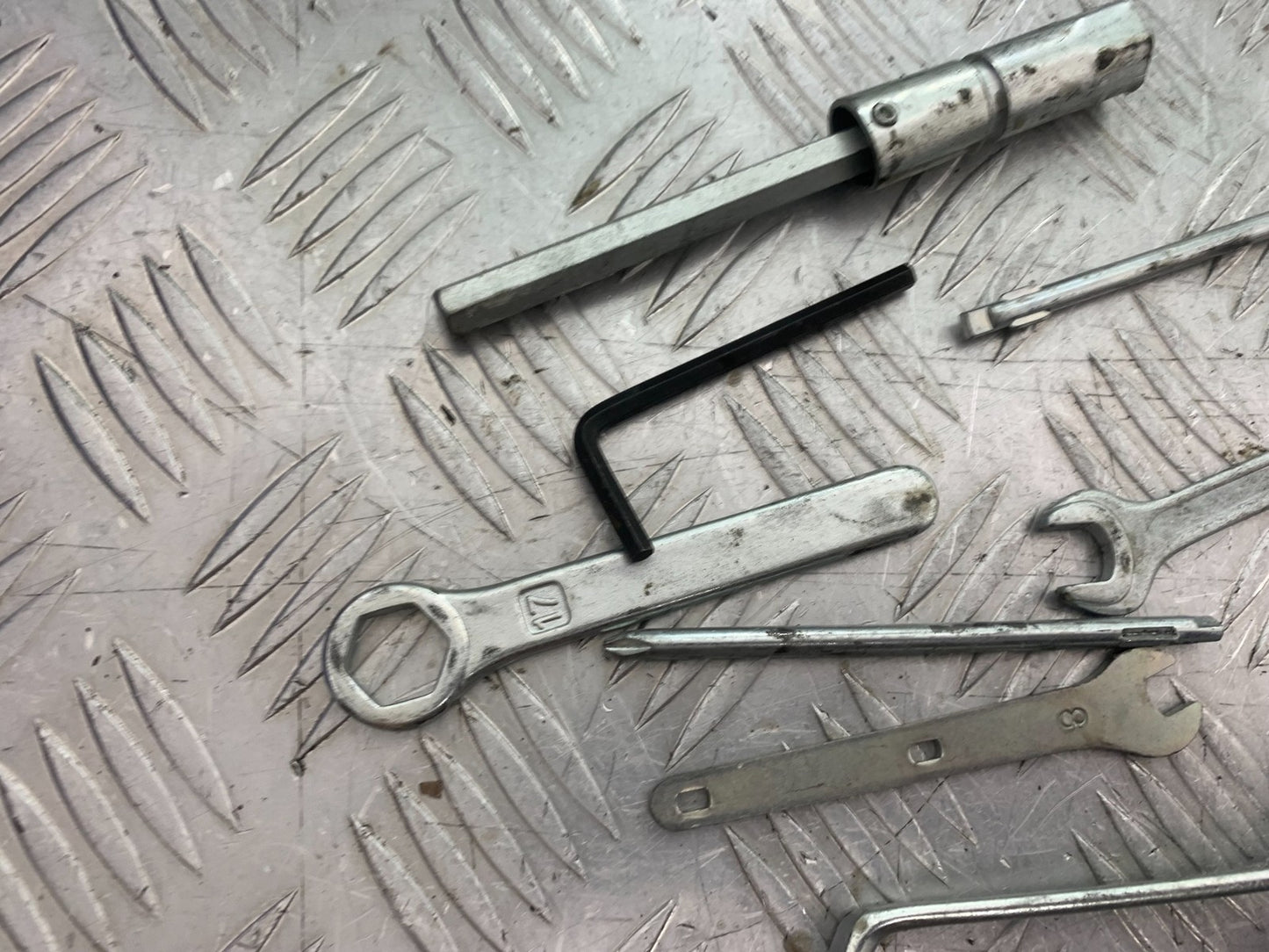 HONDA NT 700 V DEAUVILLE TOOL KIT  YEAR 2006-2010 (CMB1298)