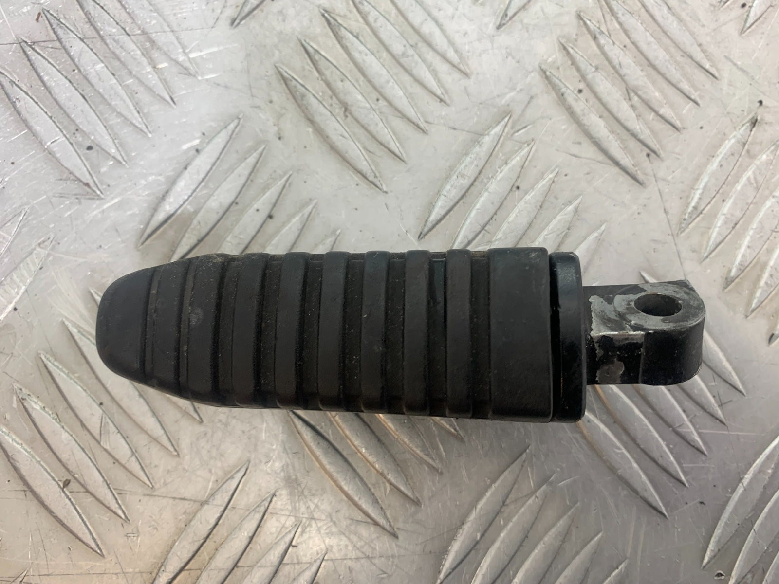 SUZUKI GSF650 GSF 650 LEFT REAR FOOTPEG   YEAR 2007-2009  (CMB1161)
