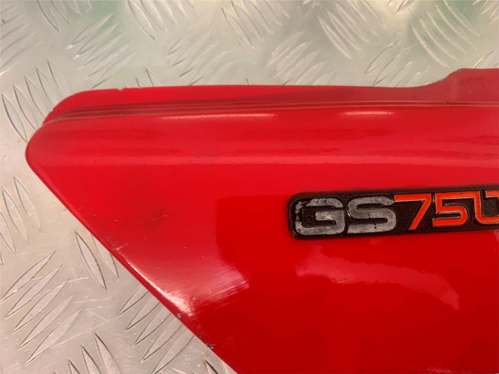 SUZUKI GS750 E GS 750E RIGHT SEAT PANEL  YEAR 1979  (STOCK 959)