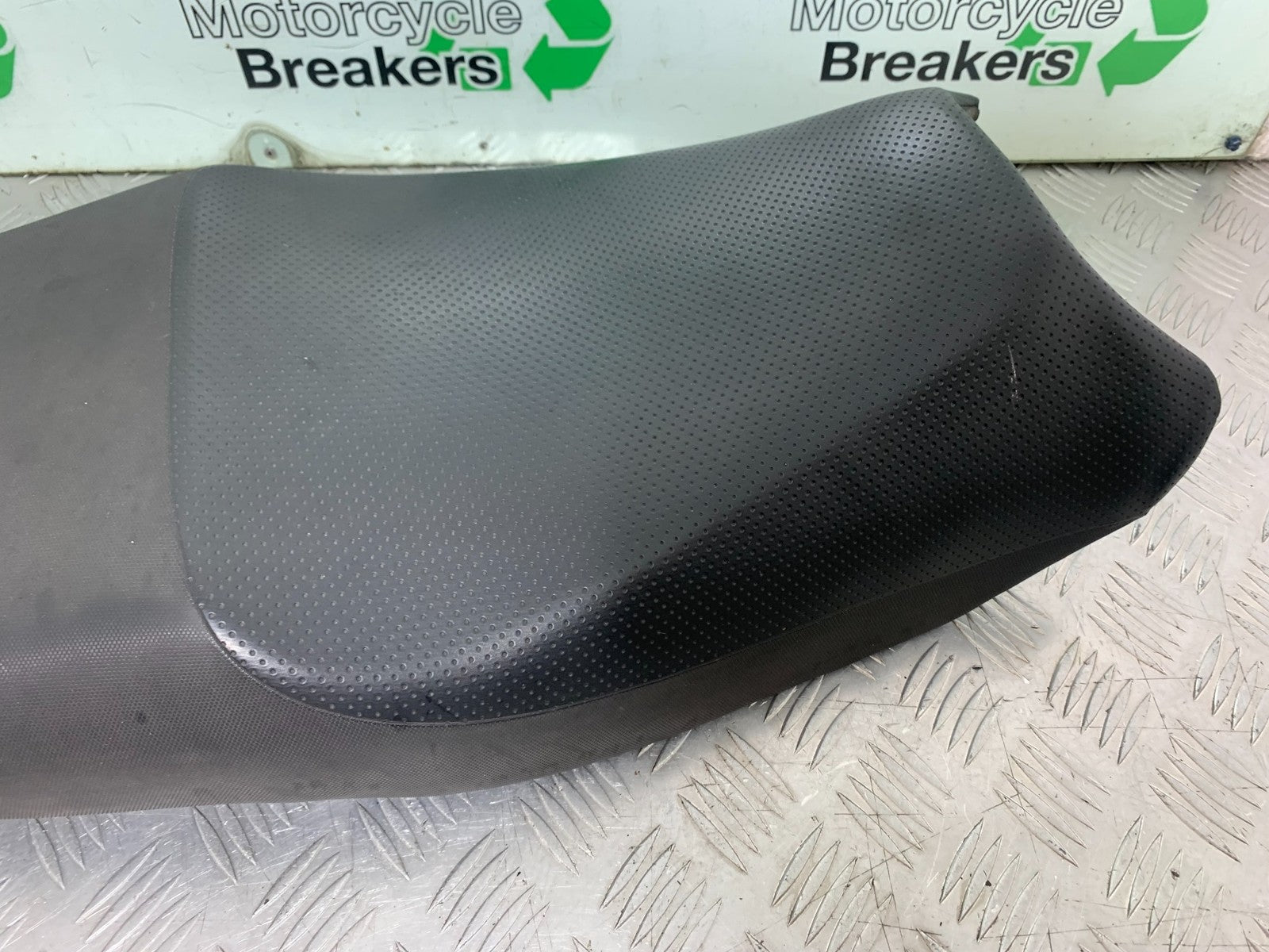 SUZUKI GSF1200 GSF 1200 BANDIT SEAT YEAR 2001-2004 (CMB1188)