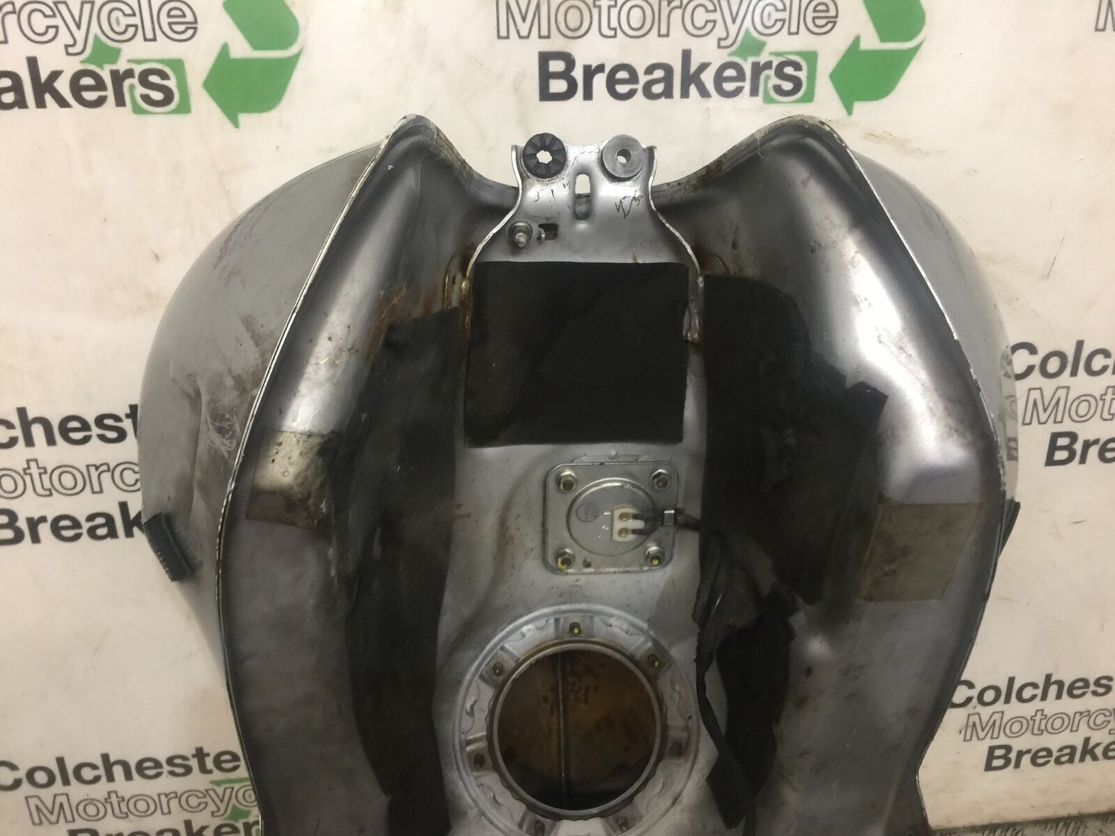 HONDA CBF600 CBF 600 PETROL TANK  YEAR 2004 -07  (STOCK 909)