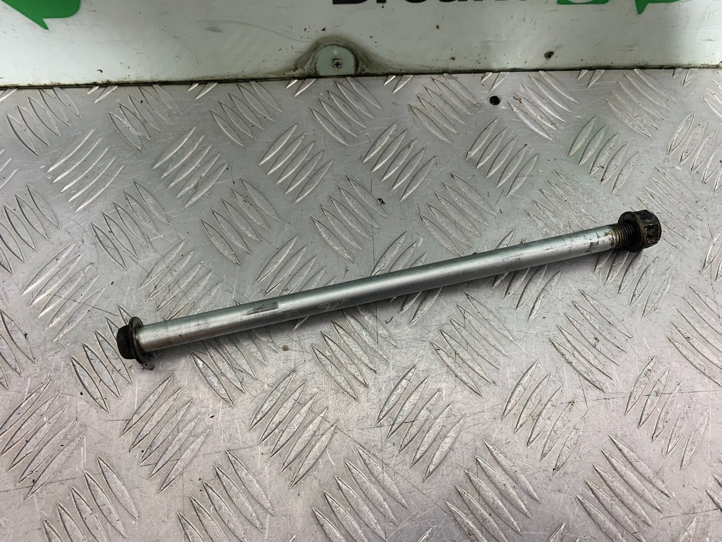 HONDA CB600 CB 600 HORNET SWINGARM SPINDLE  YEAR 1998-2002 (CMB1297)
