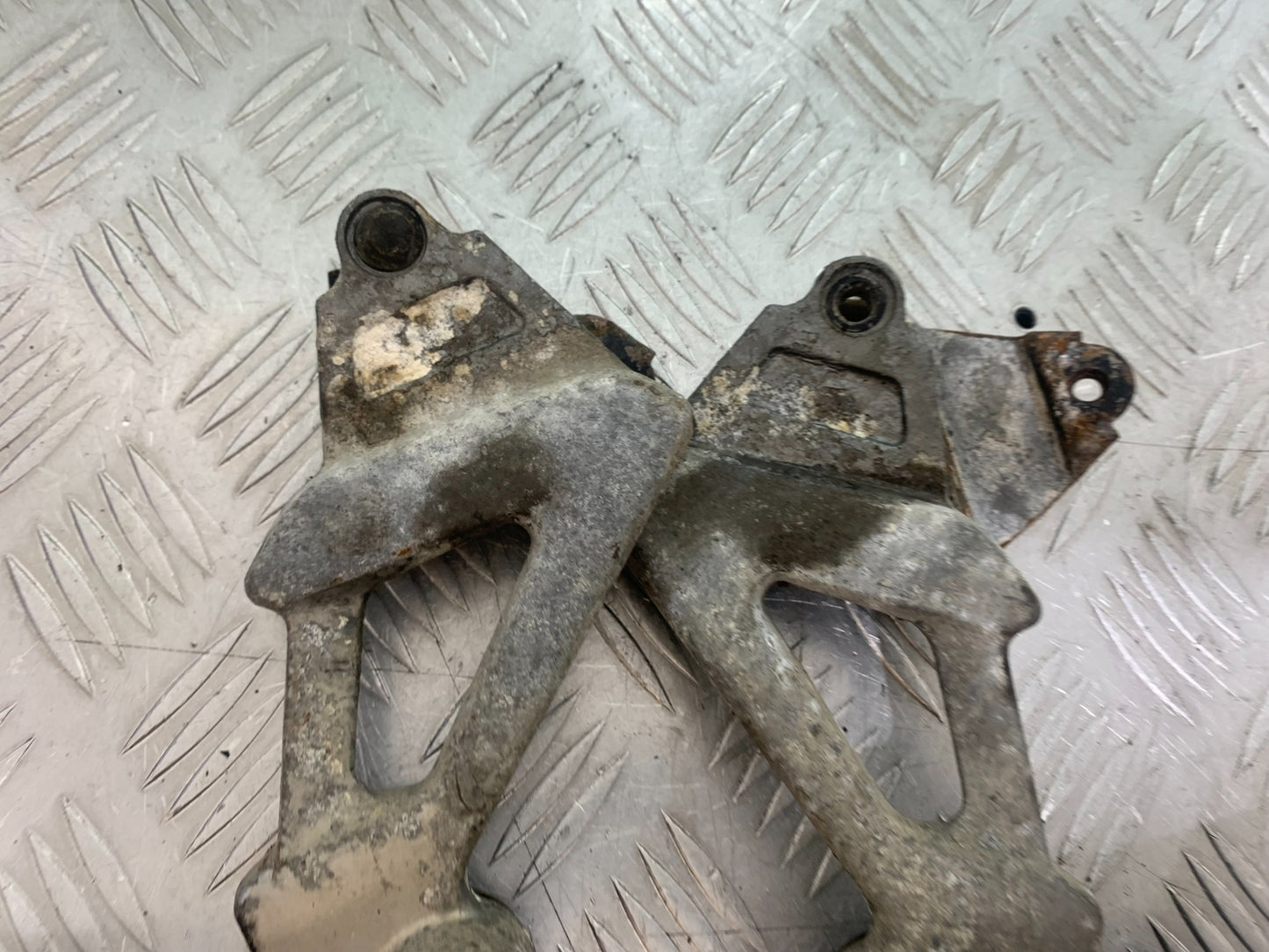 KAWASAKI ZZR1100 D REAR HANGERS AND PEGS   YEAR 1993-2001 (CMB1164)
