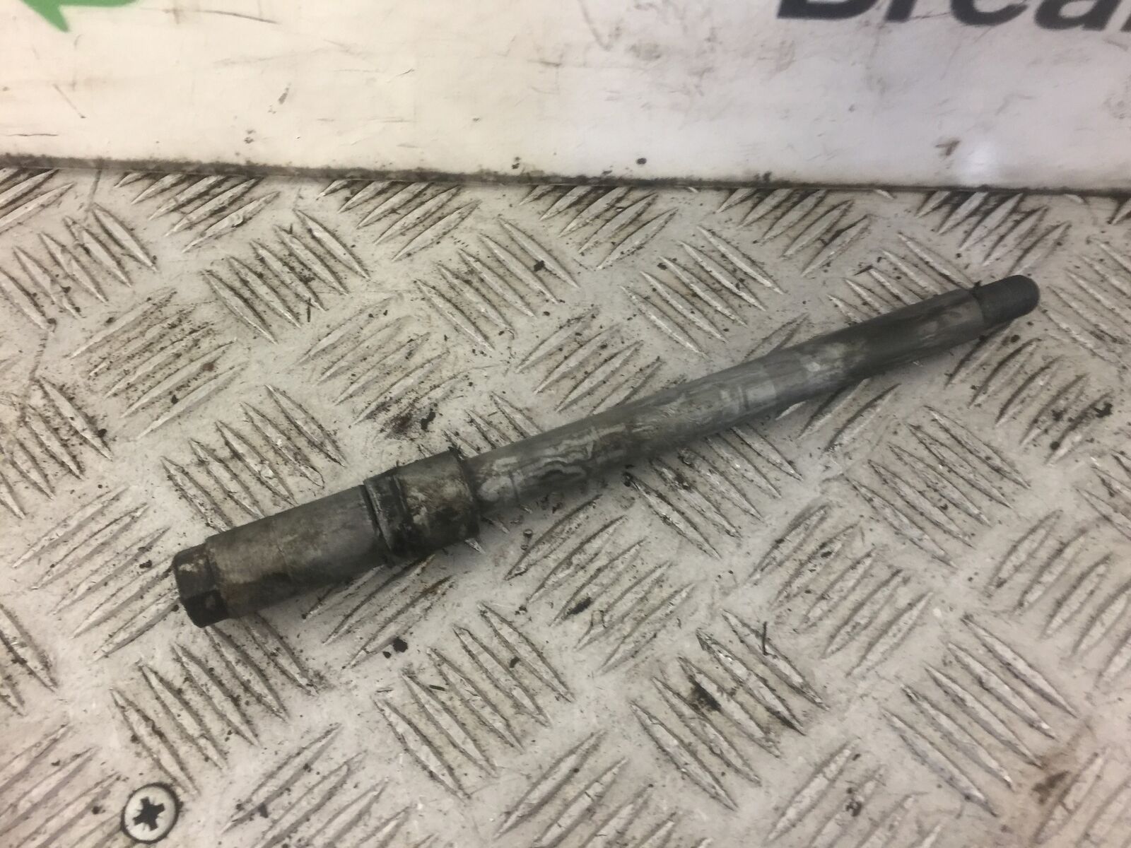 HONDA CB500 CB 500 FRONT WHEEL SPINDLE YEAR 2002 (STOCK 426)