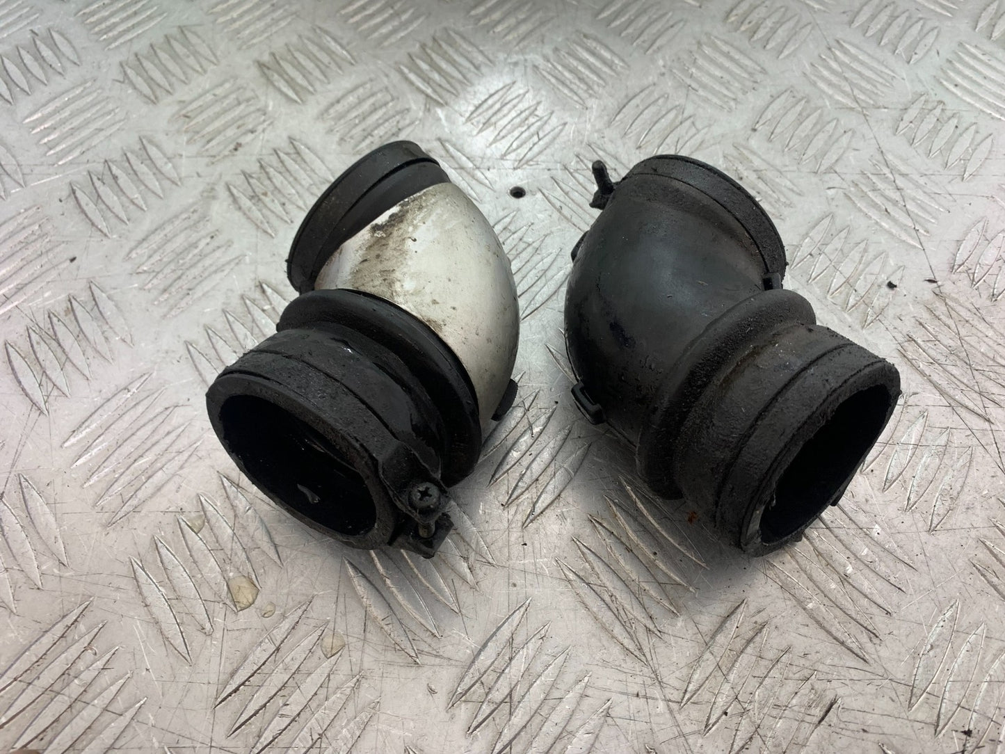 YAMAHA XV1100 XV 1100 VIRAGO AIRBOX RUBBERS 1990-1999 (CMB1243)
