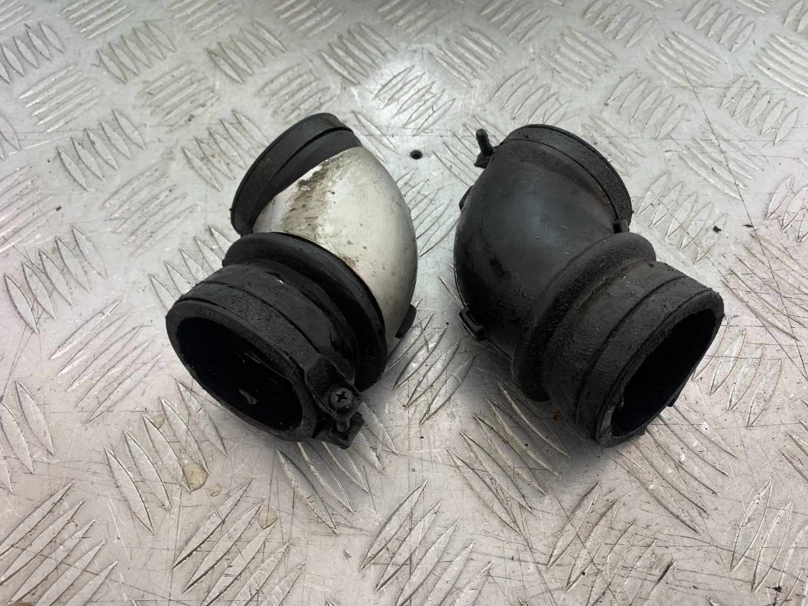 YAMAHA XV1100 XV 1100 VIRAGO AIRBOX RUBBERS 1990-1999 (CMB1243)