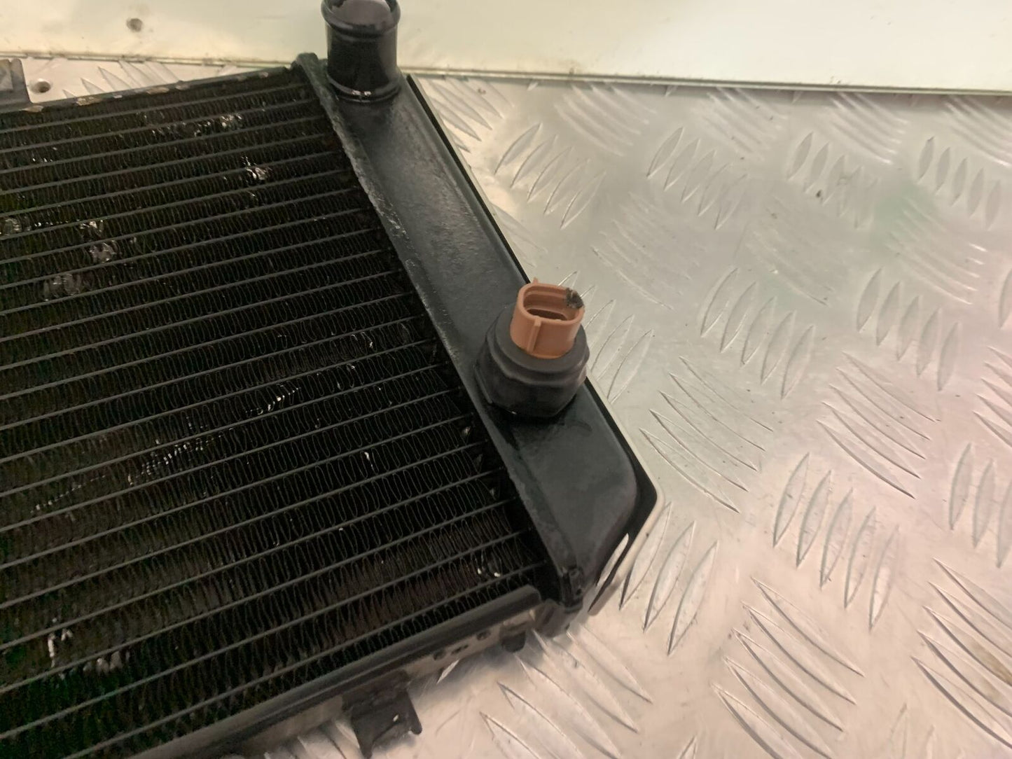 KAWASAKI Z750 Z 750 RADIATOR  YEAR 2004-2006  (STOCK 963)