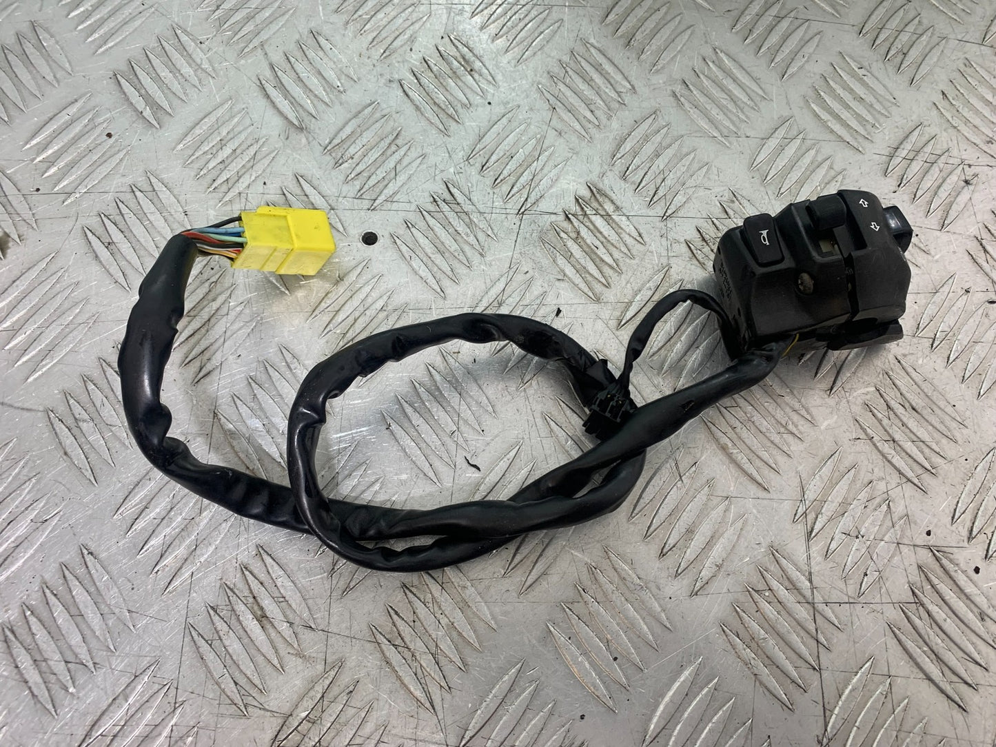 SUZUKI SV650 SV 650 mk1 LEFT SWITCH GEAR   YEAR 1999-2002 (CMB1208)