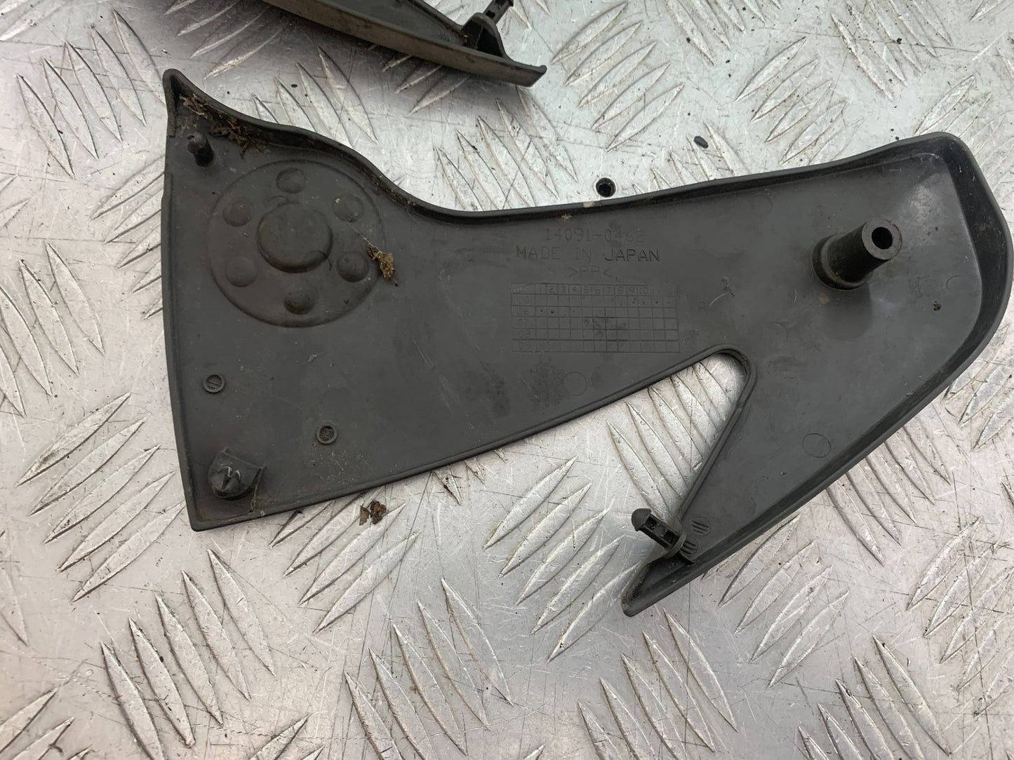 KAWASAKI ER6 F ER6F LEFT & RIGHT FRAME COVERS  YEAR 2005-2008 (CMB1277)