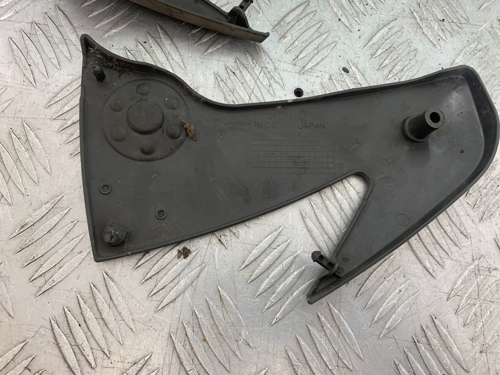 KAWASAKI ER6 F ER6F LEFT & RIGHT FRAME COVERS  YEAR 2005-2008 (CMB1277)