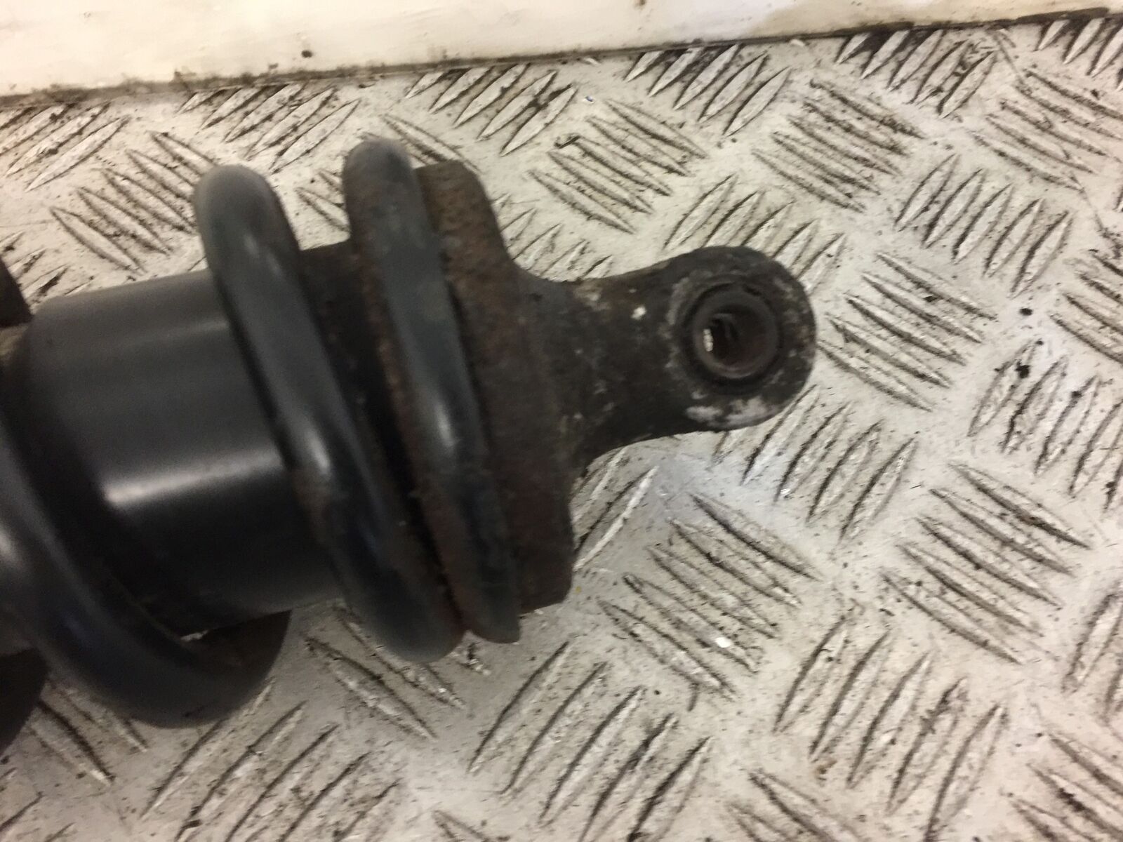 HONDA VT600 VT 600 SHADOW REAR SHOCK  YEAR 1996 (STOCK 389)