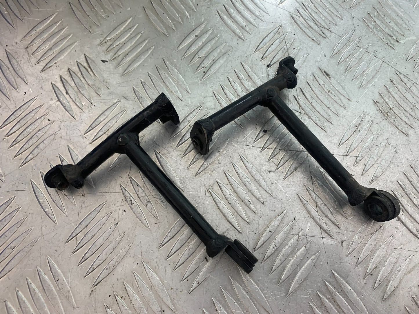 KAWASAKI ZX6R ZX6 F RADIATOR BRACKETS  YEAR 1995-1997 (CMB1169)