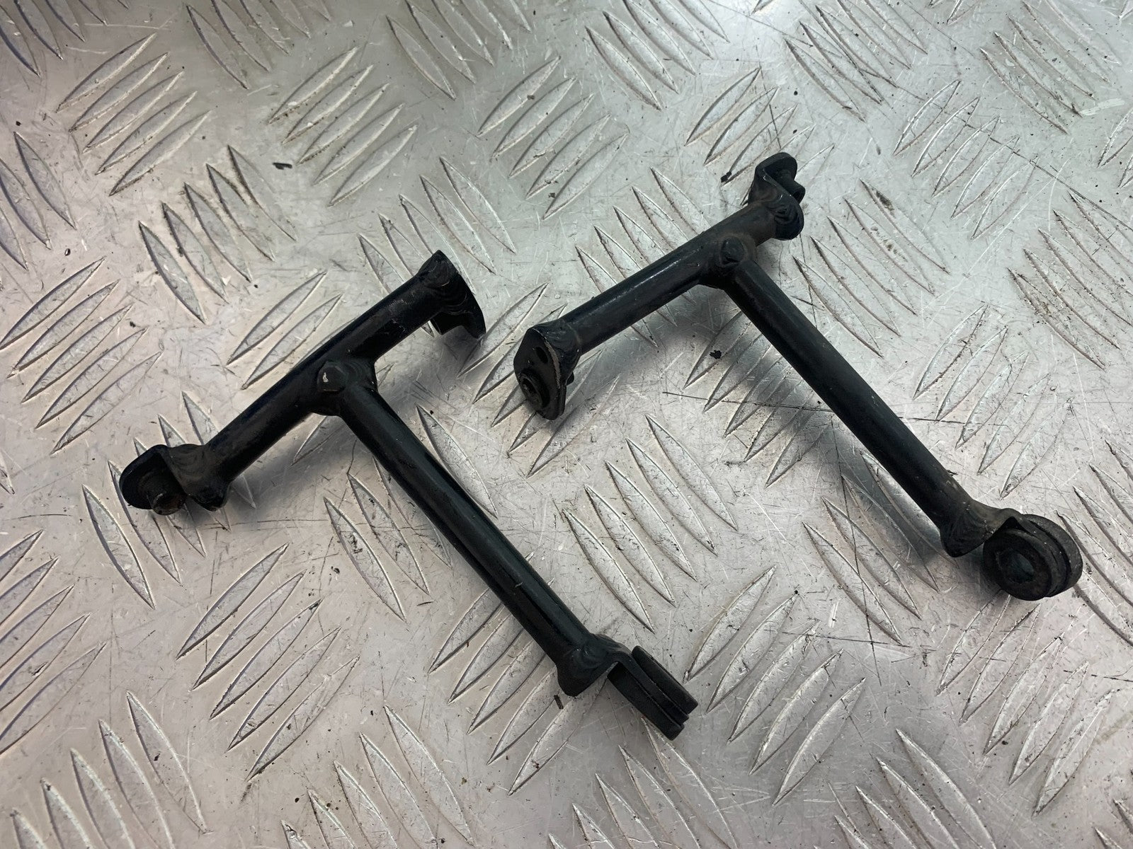 KAWASAKI ZX6R ZX6 F RADIATOR BRACKETS  YEAR 1995-1997 (CMB1169)