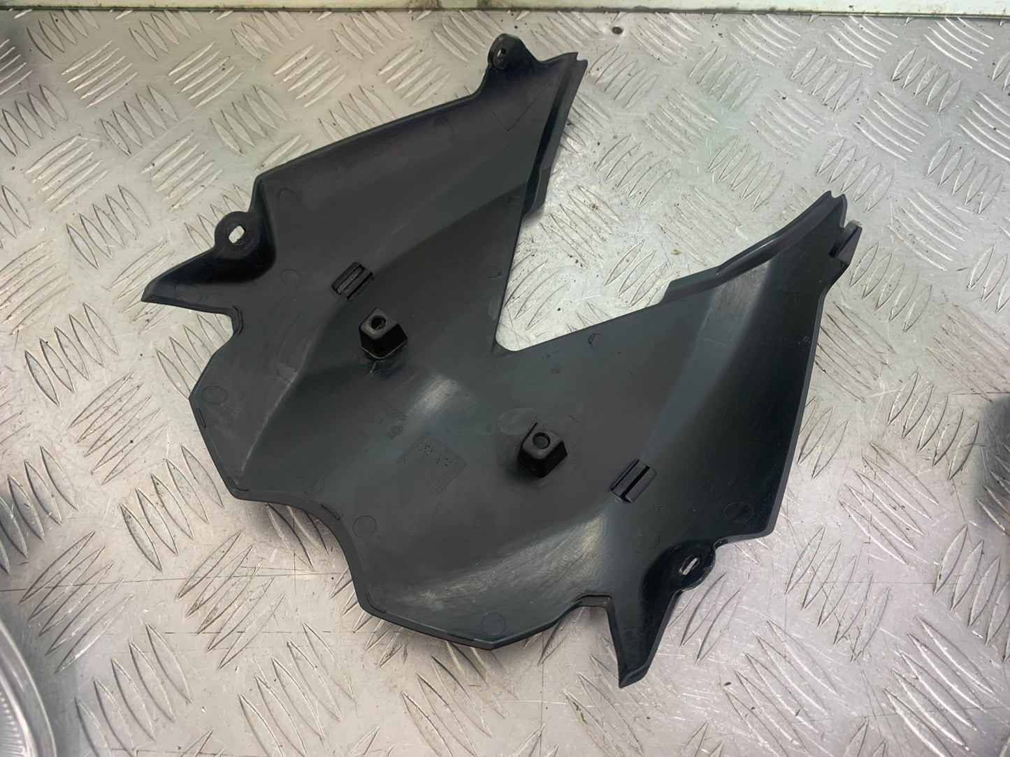 TRIUMPH 675 STREET TRIPLE UNDERTRAY  2013-2016 (CMB1186)