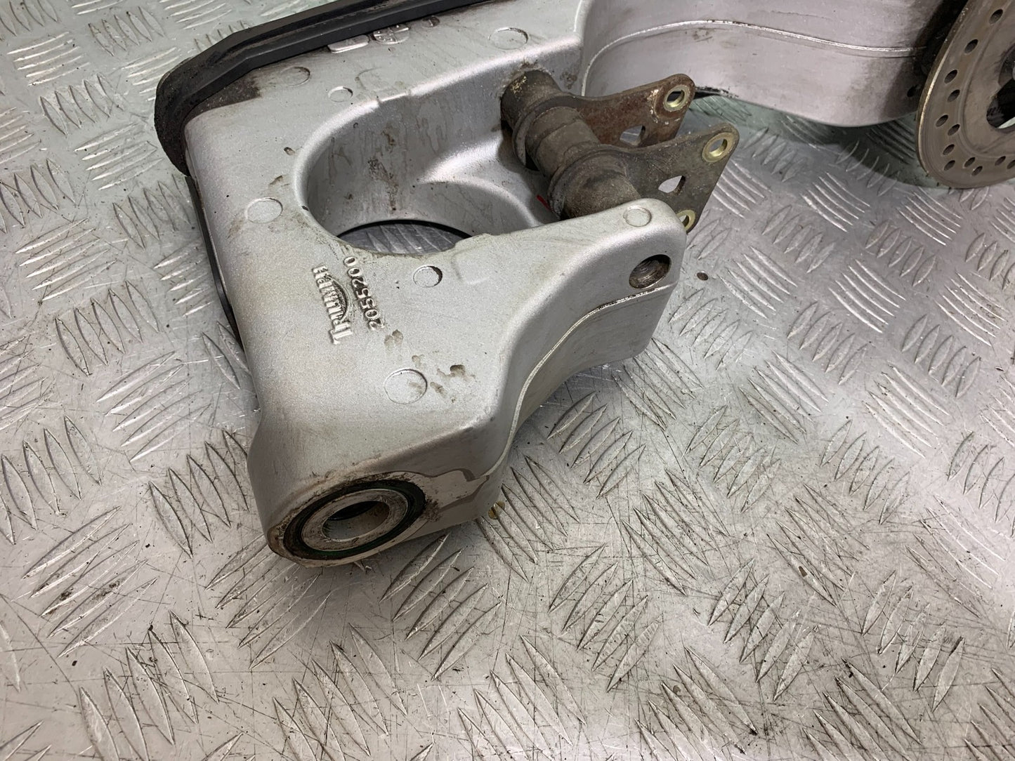 TRIUMPH 955I SPRINT RS SWINGARM  YEAR 1999-03 (CMB1313)