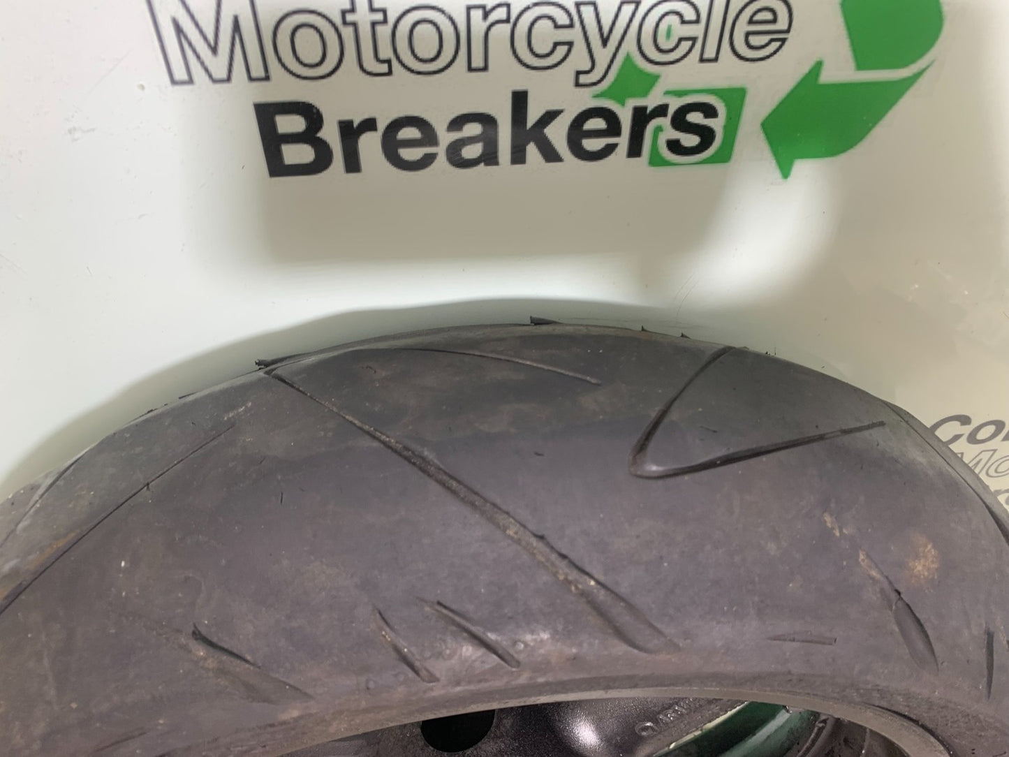 SUZUKI GSF600 GSF 600 BANDIT REAR WHEEL   2000-2004 (CMB1269)