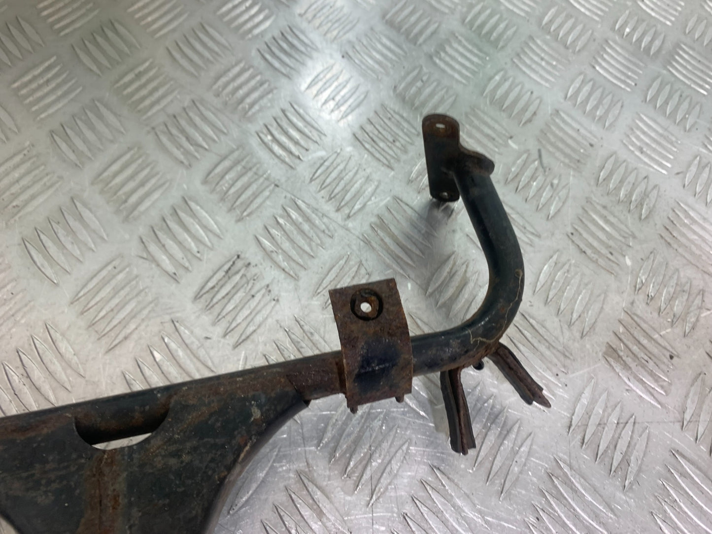 KAWASAKI ZZR1100 D FAIRING BRACKET  YEAR 1993-2001 (CMB1164)