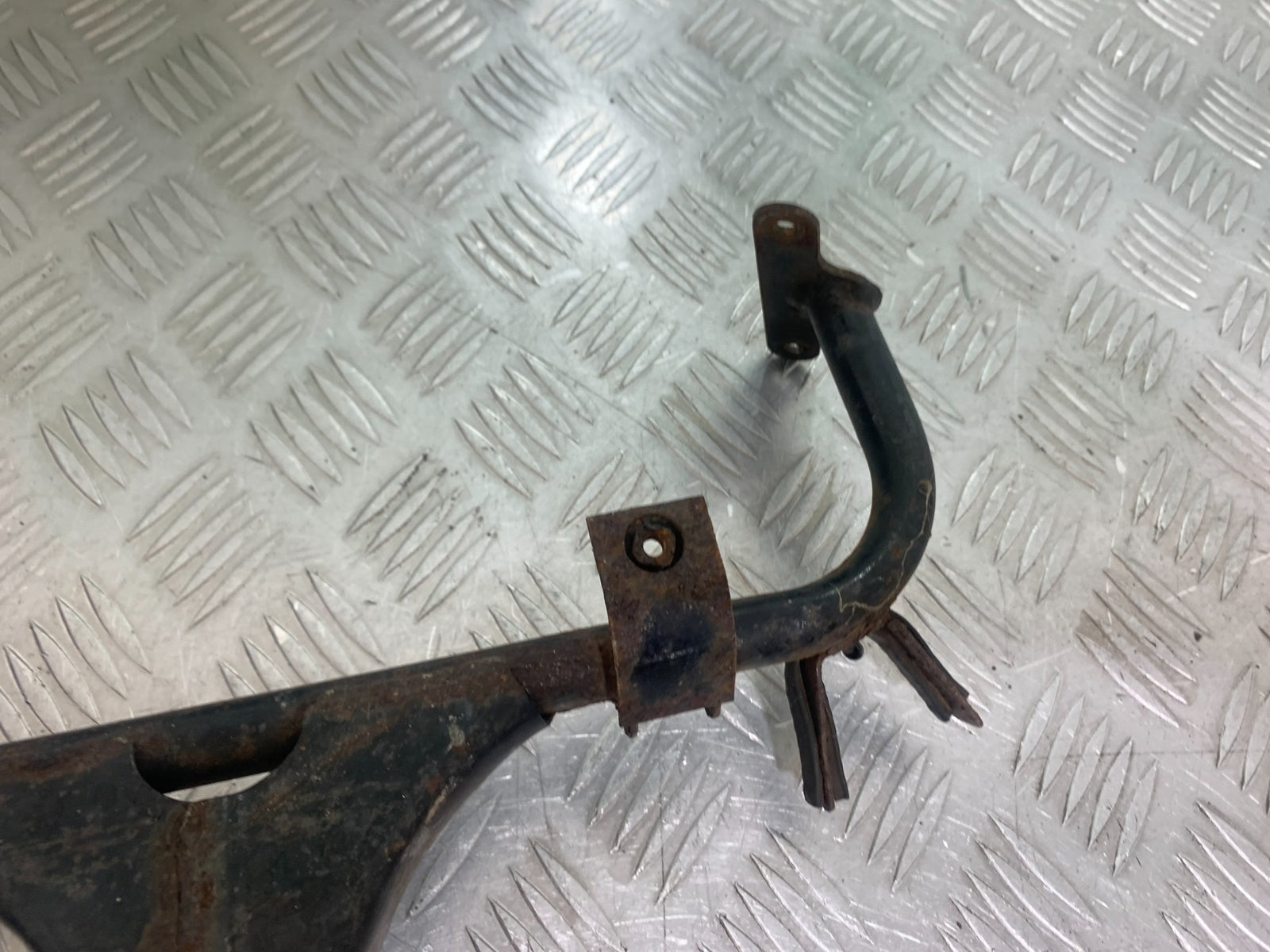 KAWASAKI ZZR1100 D FAIRING BRACKET  YEAR 1993-2001 (CMB1164)
