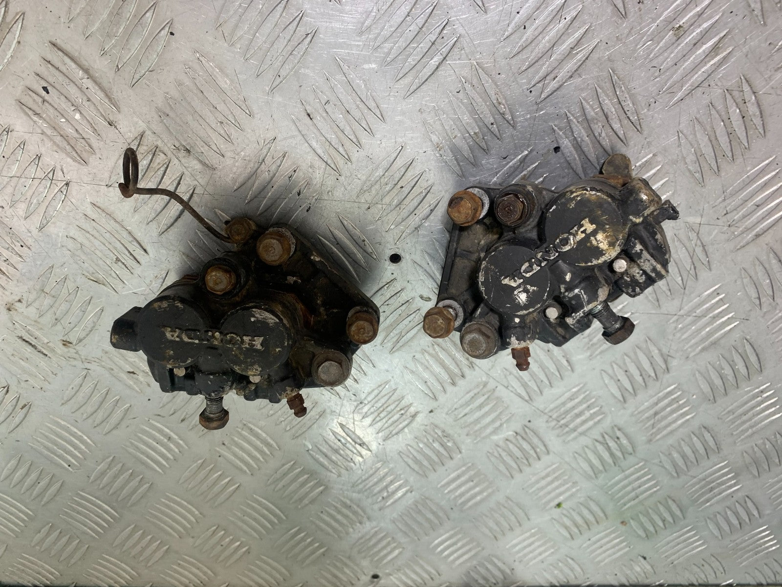 HONDA GL500 GL 500 SILVERWING FRONT BRAKE CALIPERS YEAR 1981-82 (CMB1168)