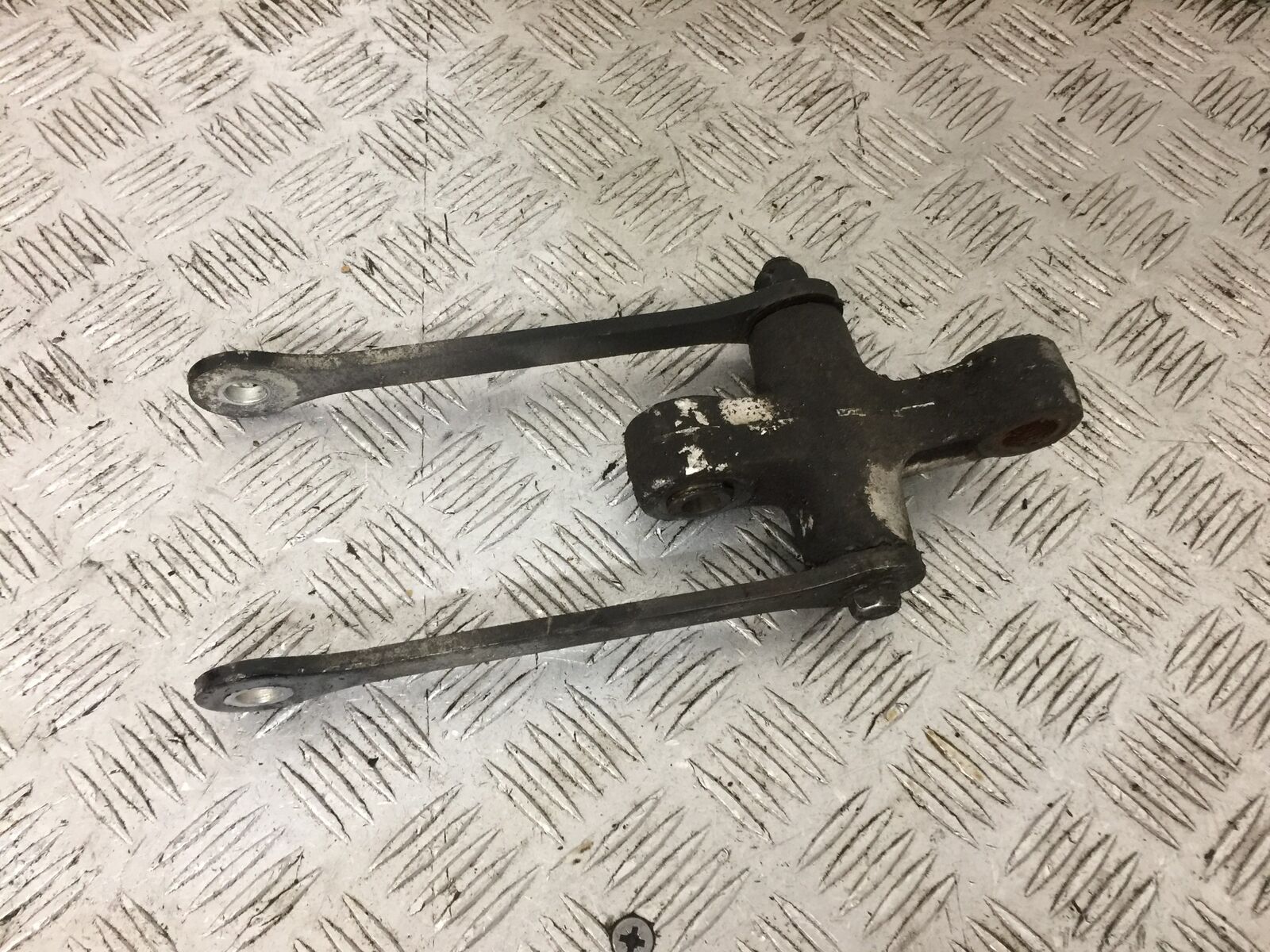 SUZUKI GSF1200 GSF 1200 BANDIT REAR SHOCK LINKAGE  YEAR 2001-2005 (STOCK 902)