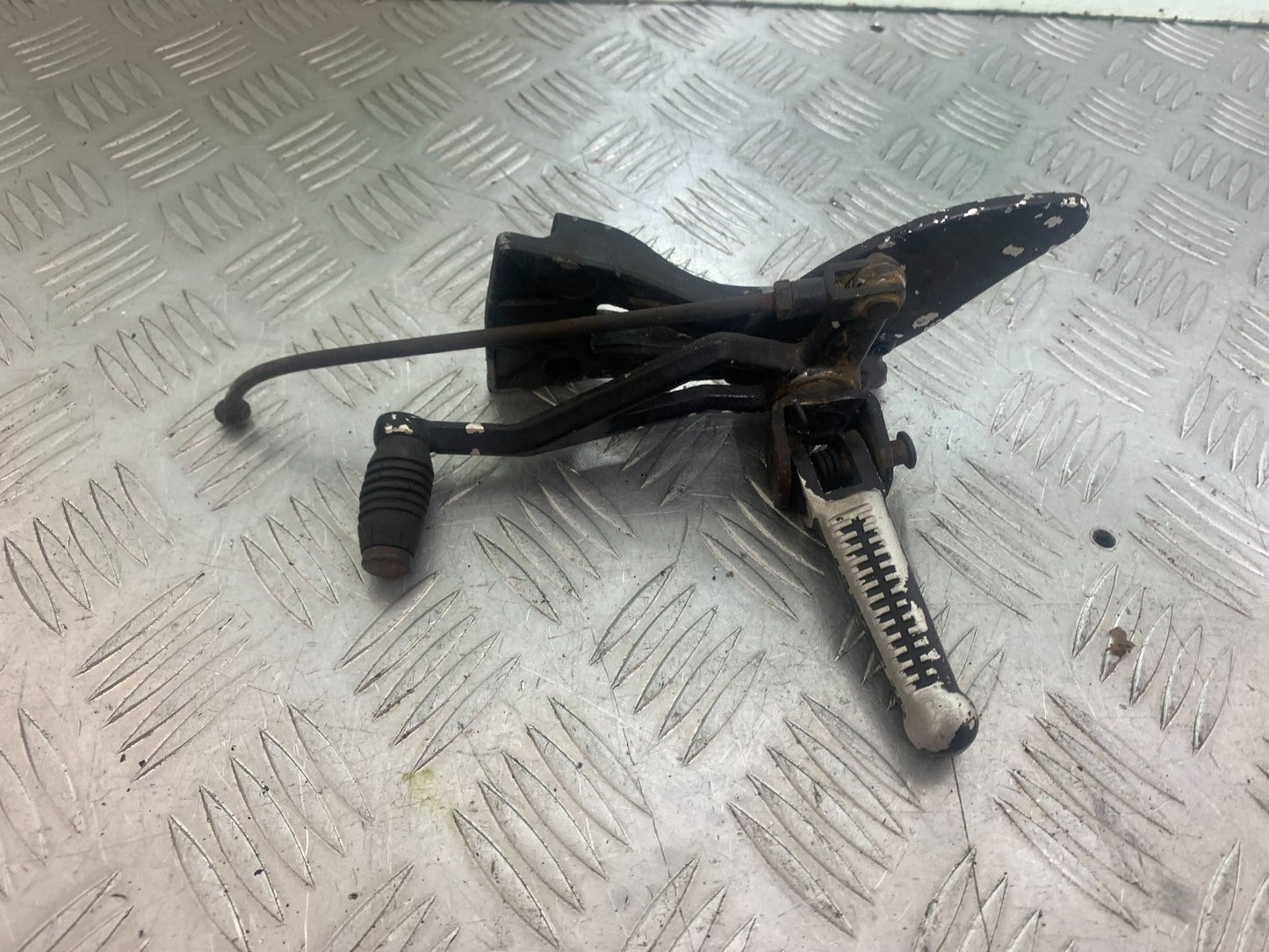 RIEJU 125 RS2 FRONT LEFT HANGER  YEAR 2007 (CMB1142)
