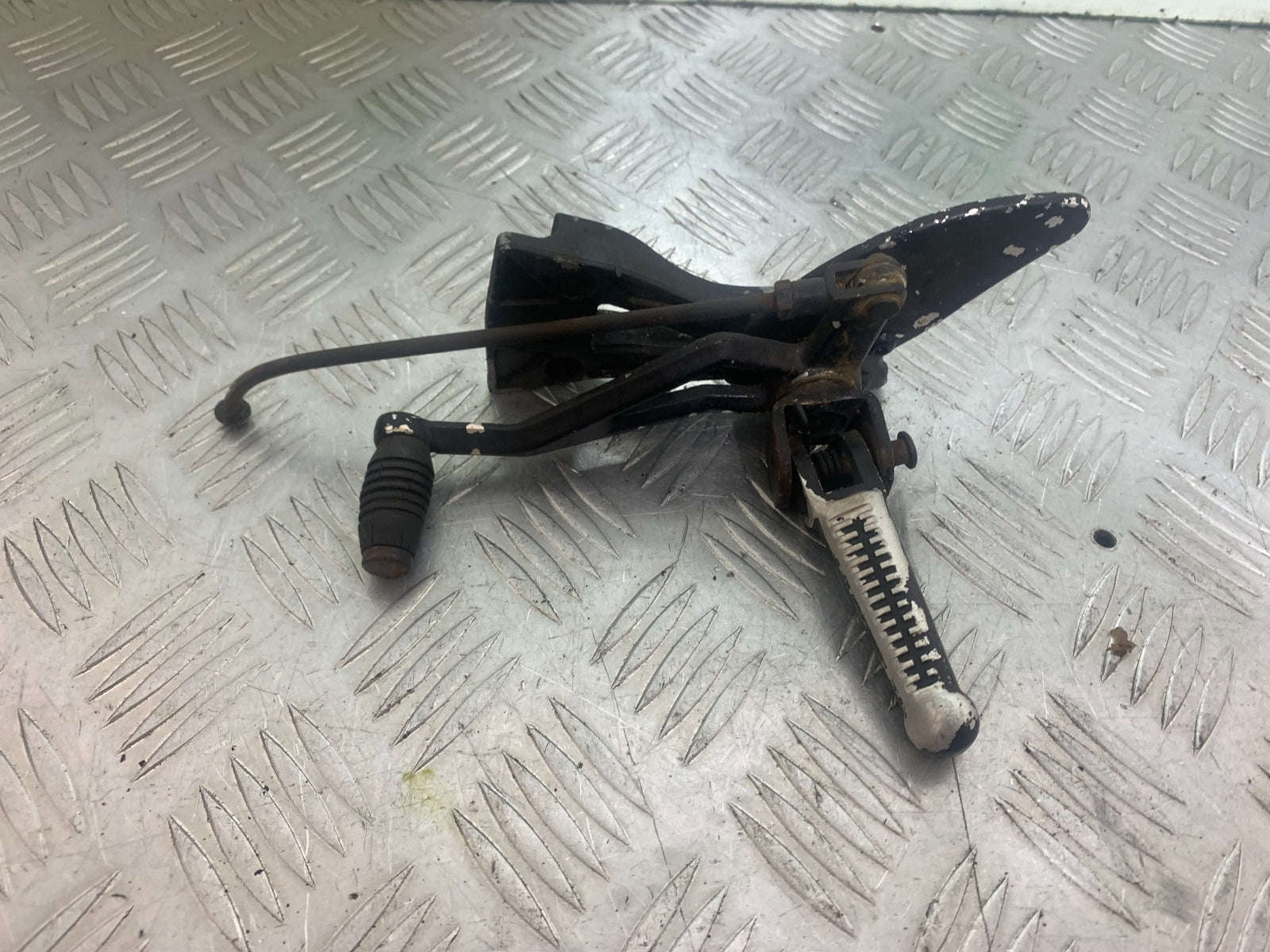 RIEJU 125 RS2 FRONT LEFT HANGER  YEAR 2007 (CMB1142)