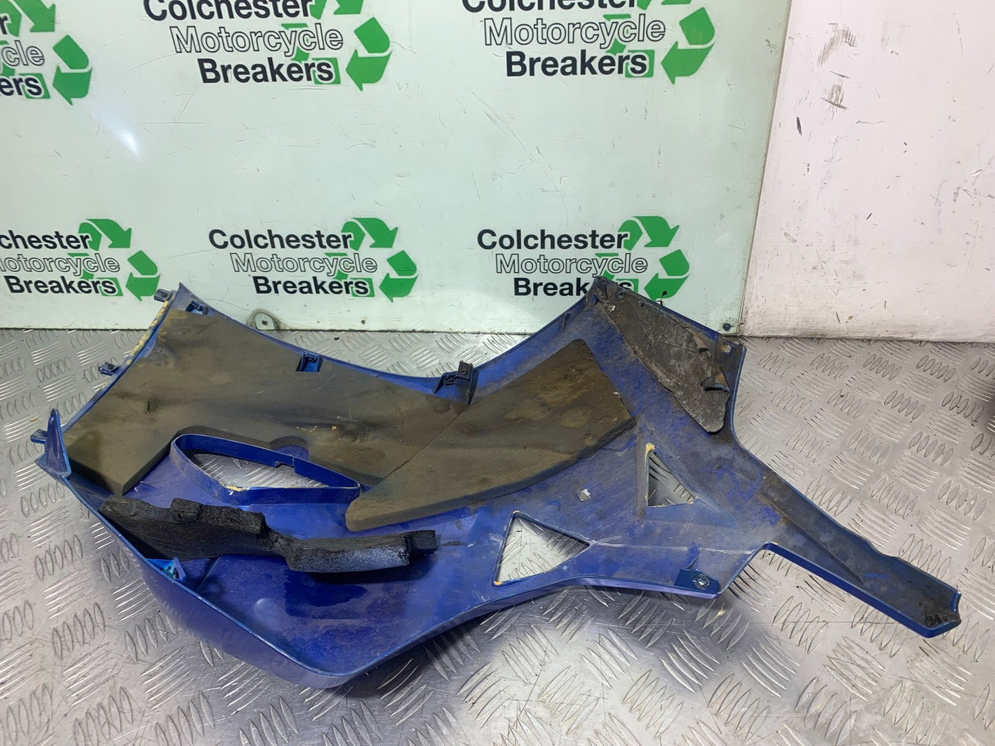 TRIUMPH 1050 SPRINT ST LEFT FAIRING PANEL   YEAR 2004-2007 (CMB1197)