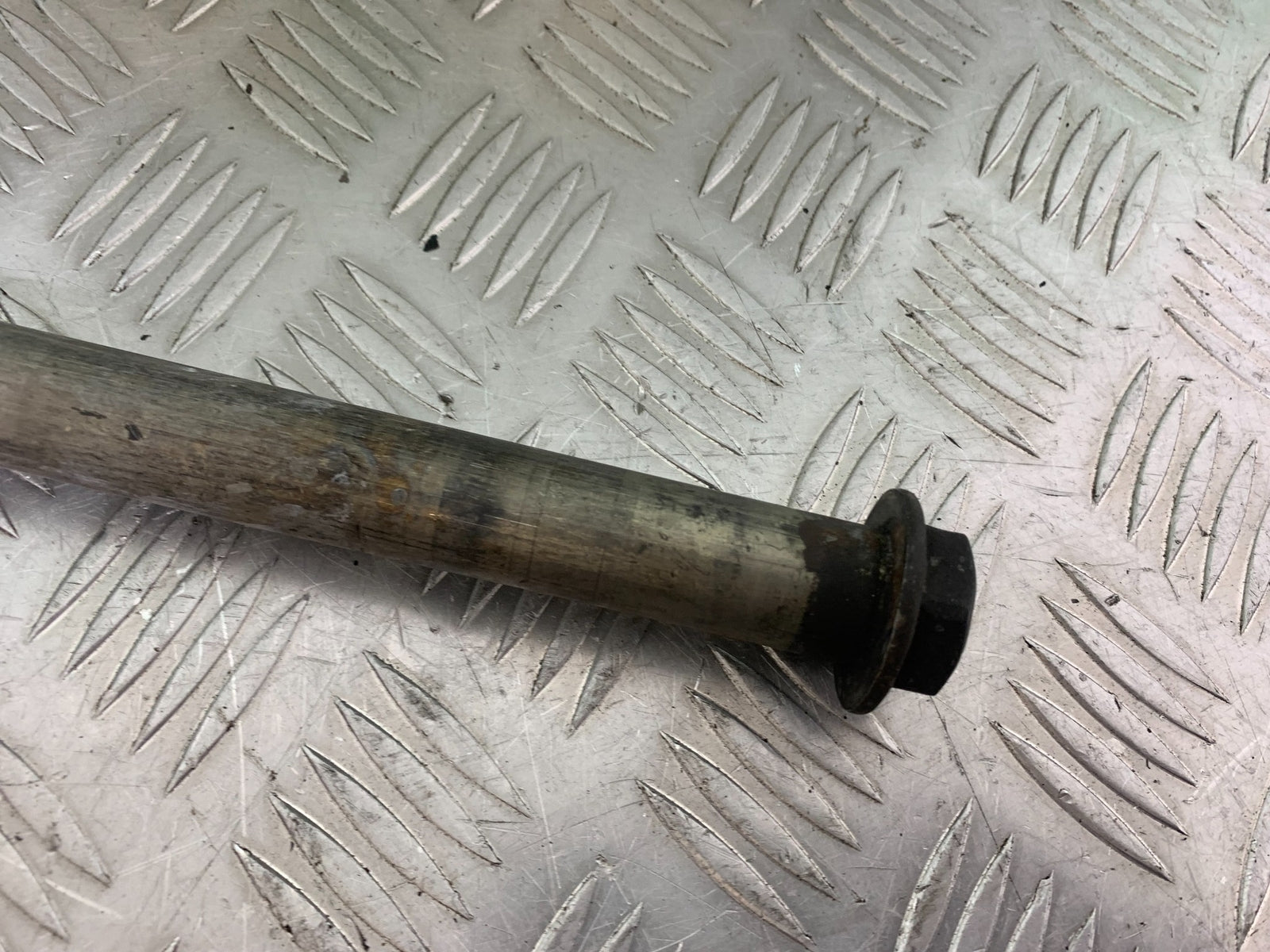 HARLEY DAVIDSON FXS BLACKLINE 1585 REAR WHEEL SPINDLE YEAR 2012 (CMB1147)