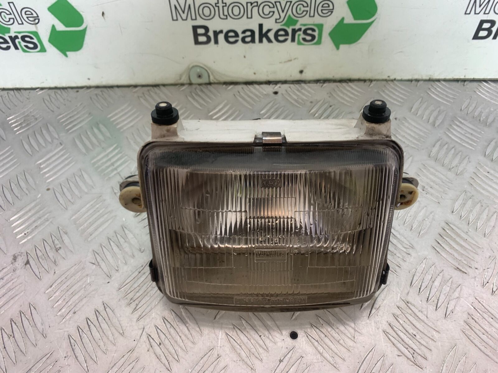 YAMAHA FJ1100 FJ 1100 HEADLIGHT  YEAR 1984-1985 (CMB1101)