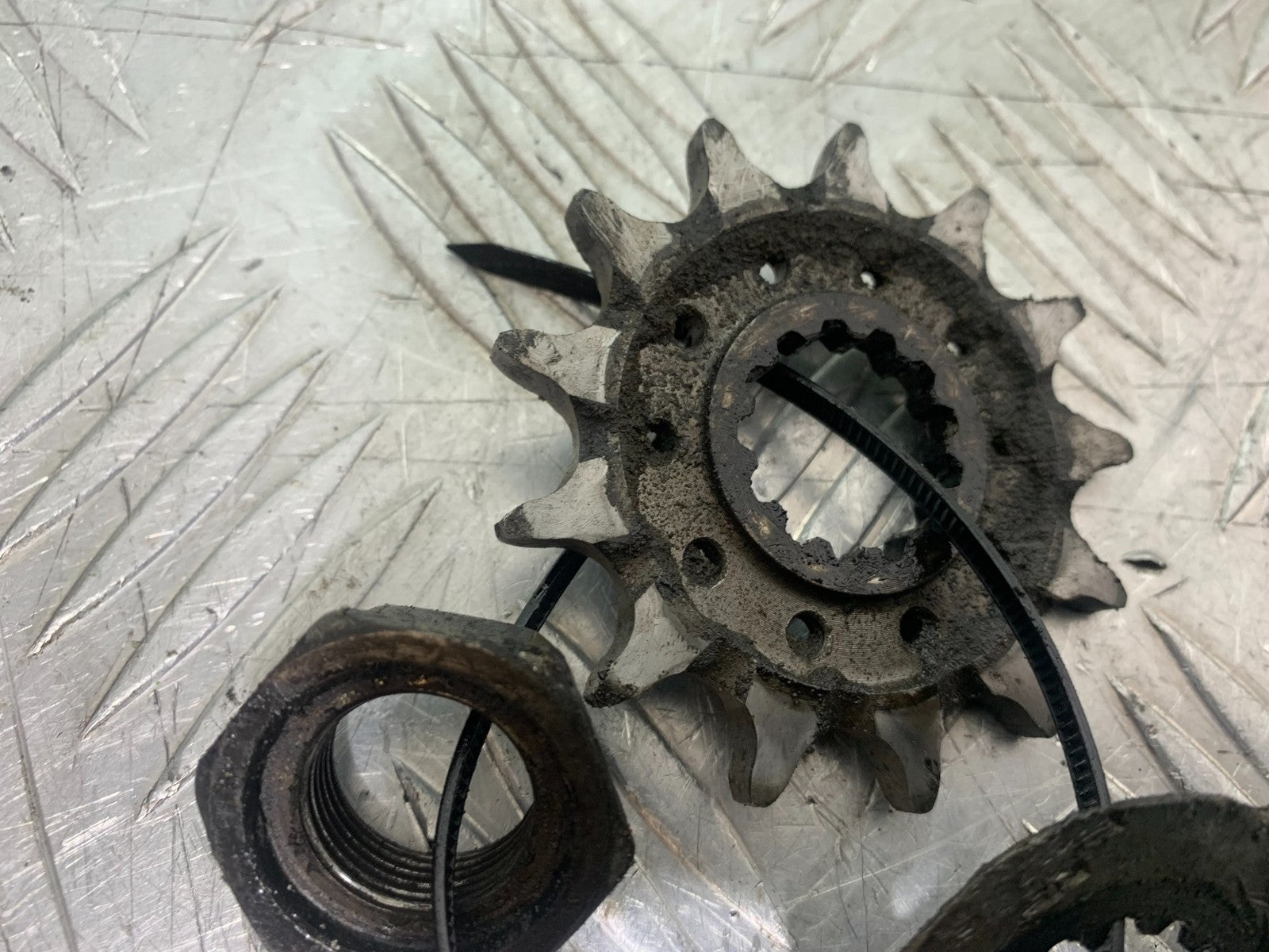 KAWASAKI KXF450 KXF 450 FRONT SPROCKET NUT AND WASHER  YEAR 2009-2015 CMB1217)