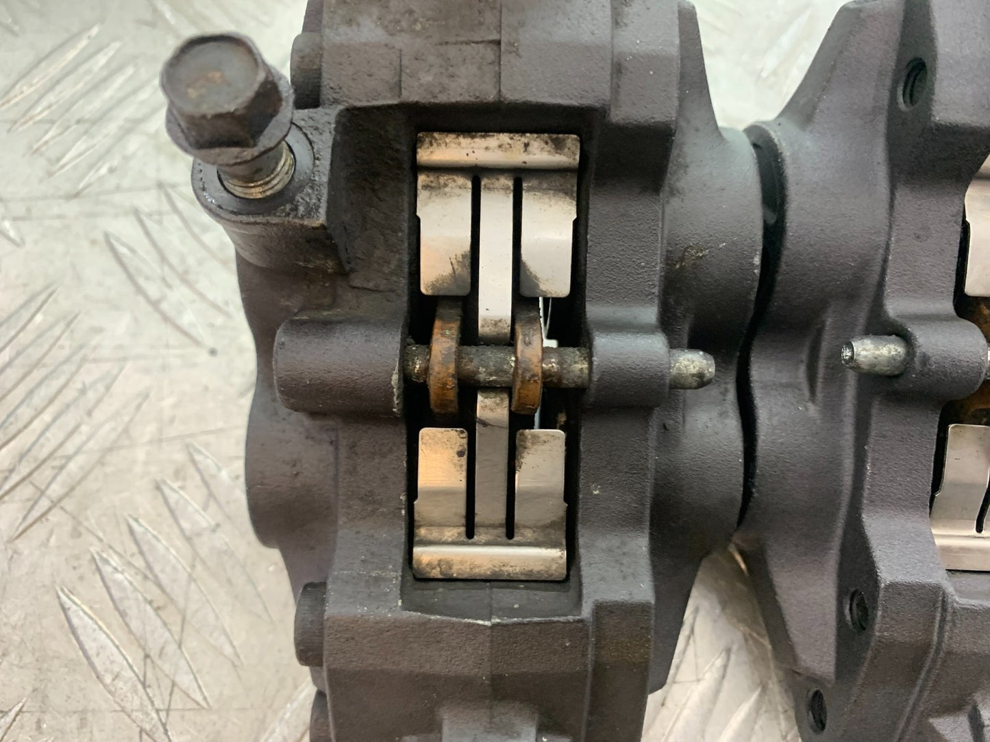 TRIUMPH TROPHY 900 FRONT BRAKE CALIPERS   YEAR 1991-95 (CMB1251)