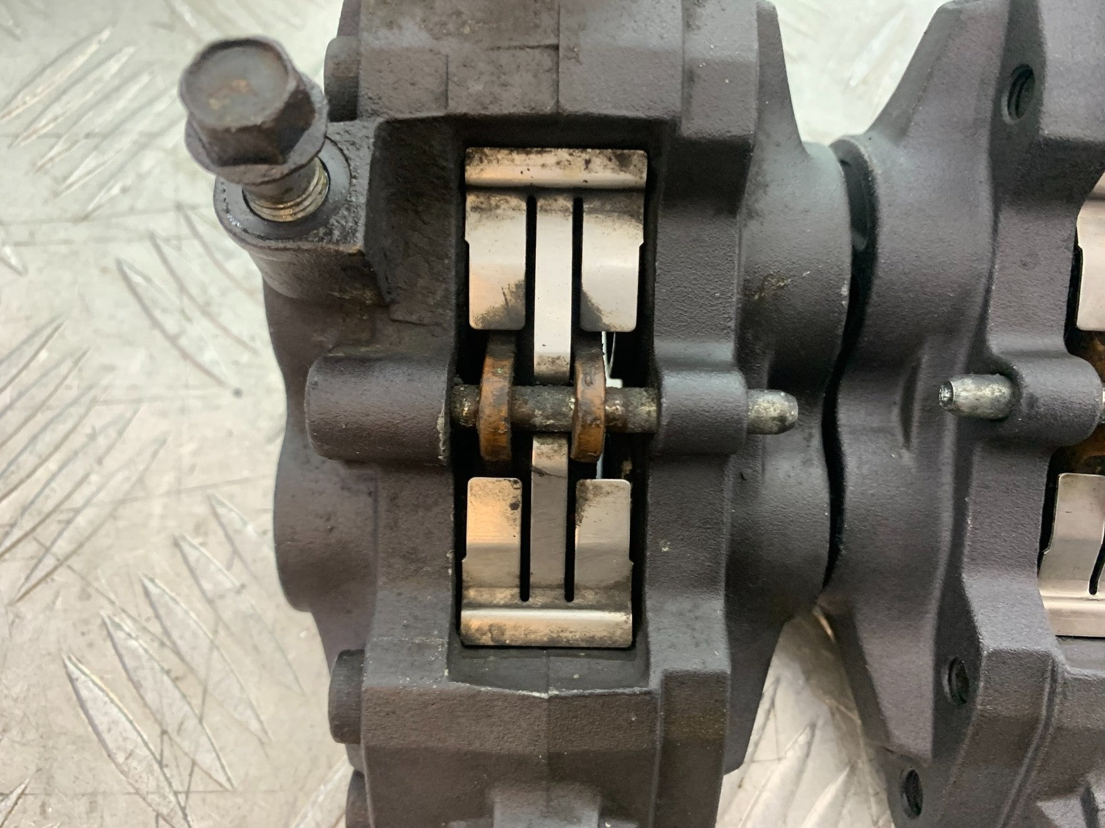 TRIUMPH TROPHY 900 FRONT BRAKE CALIPERS   YEAR 1991-95 (CMB1251)