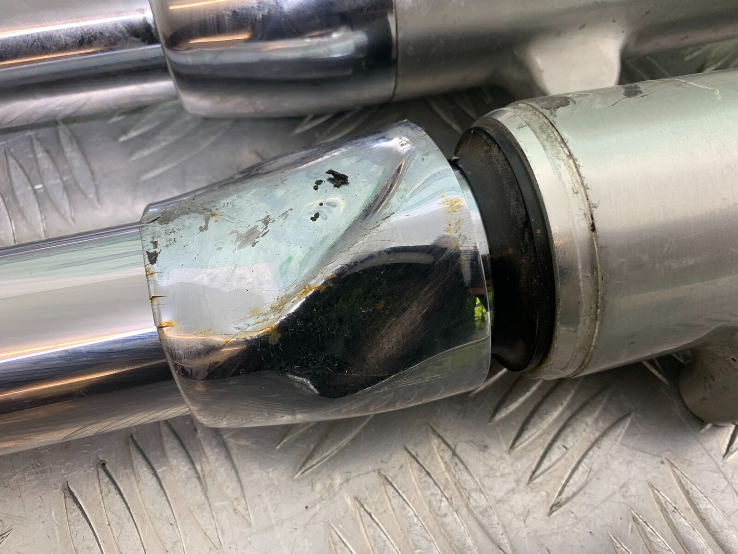 TRIUMPH THUNDERBIRD 1600 FORKS (DAMAGED)  YEAR 2011 (CMB1107)