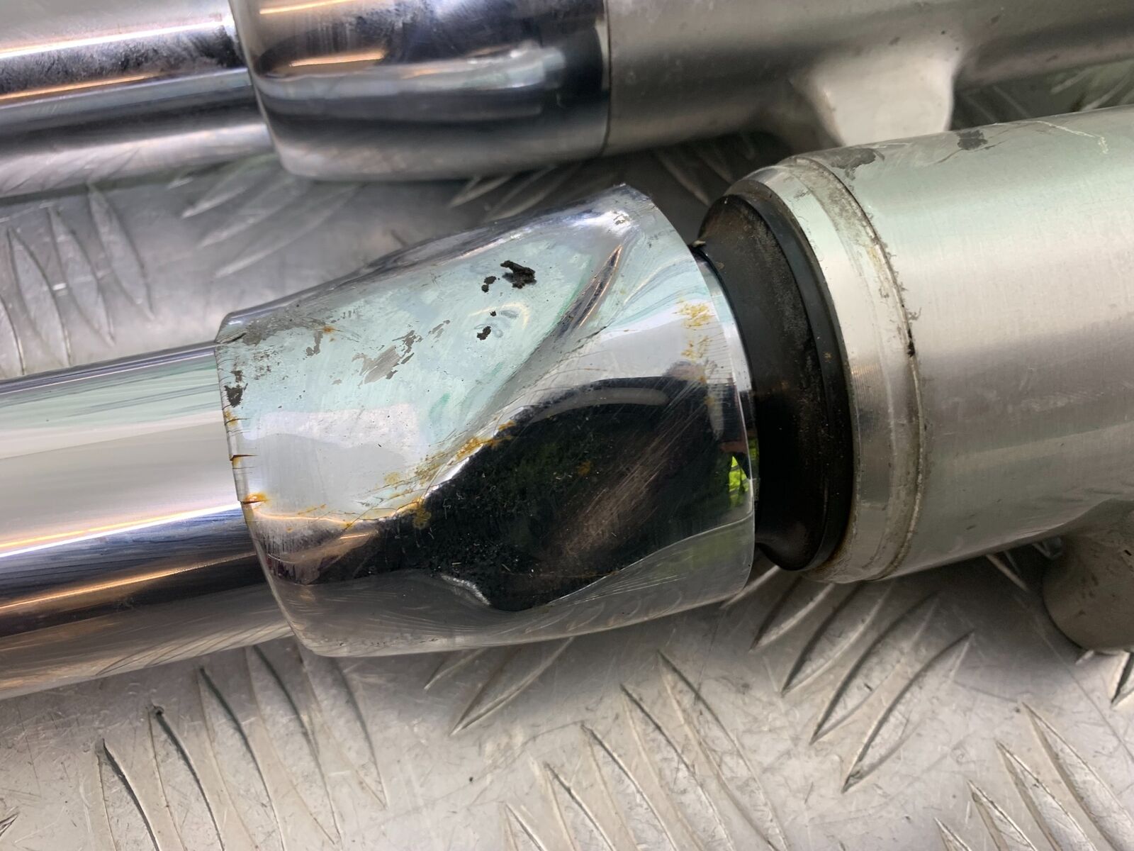 TRIUMPH THUNDERBIRD 1600 FORKS (DAMAGED)  YEAR 2011 (CMB1107)