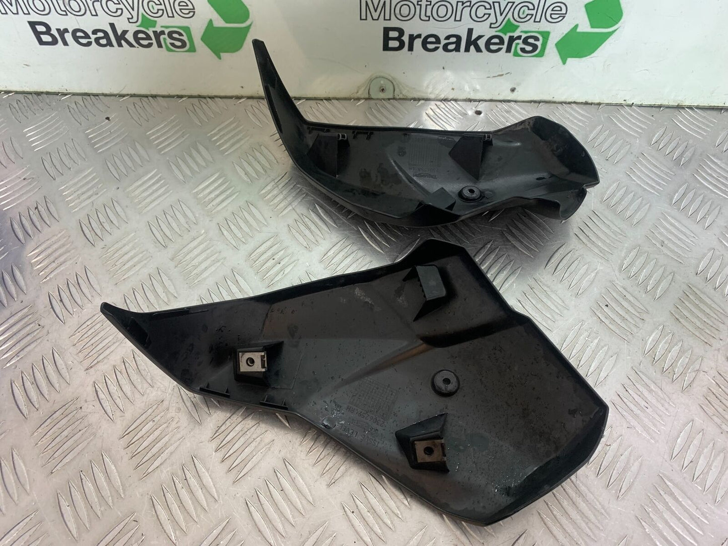 TRIUMPH TIGER 800 LEFT AND RIGHT INFILL COVERS  YEAR 2011-2014 (CMB1113)