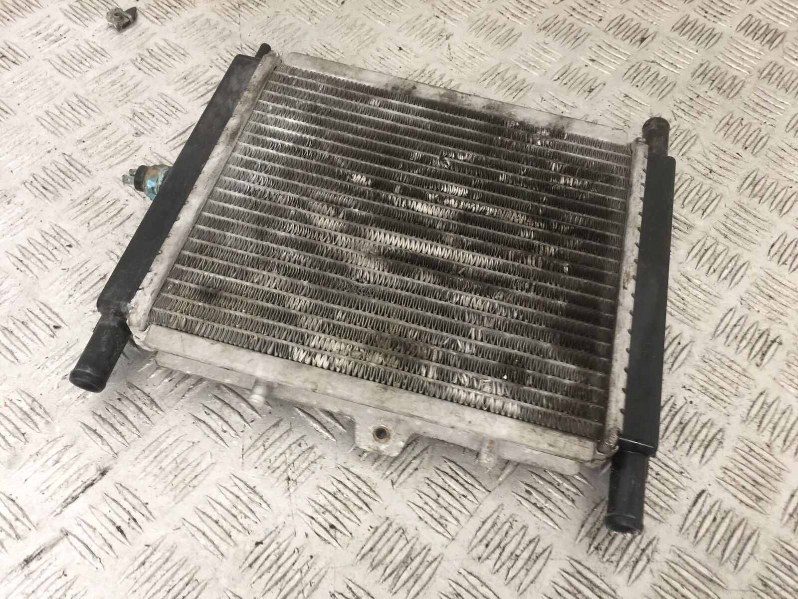 PEUGEOT GEOPOLIS 125 RADIATOR  YEAR 2011  (STOCK 887)