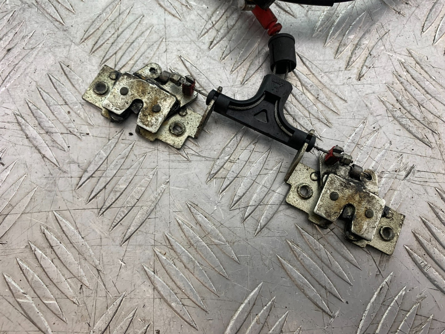 YAMAHA XMAX 250 XMAX 250 SEAT CATCH AND CABLES  YEAR 2006-09 (CMB1201)